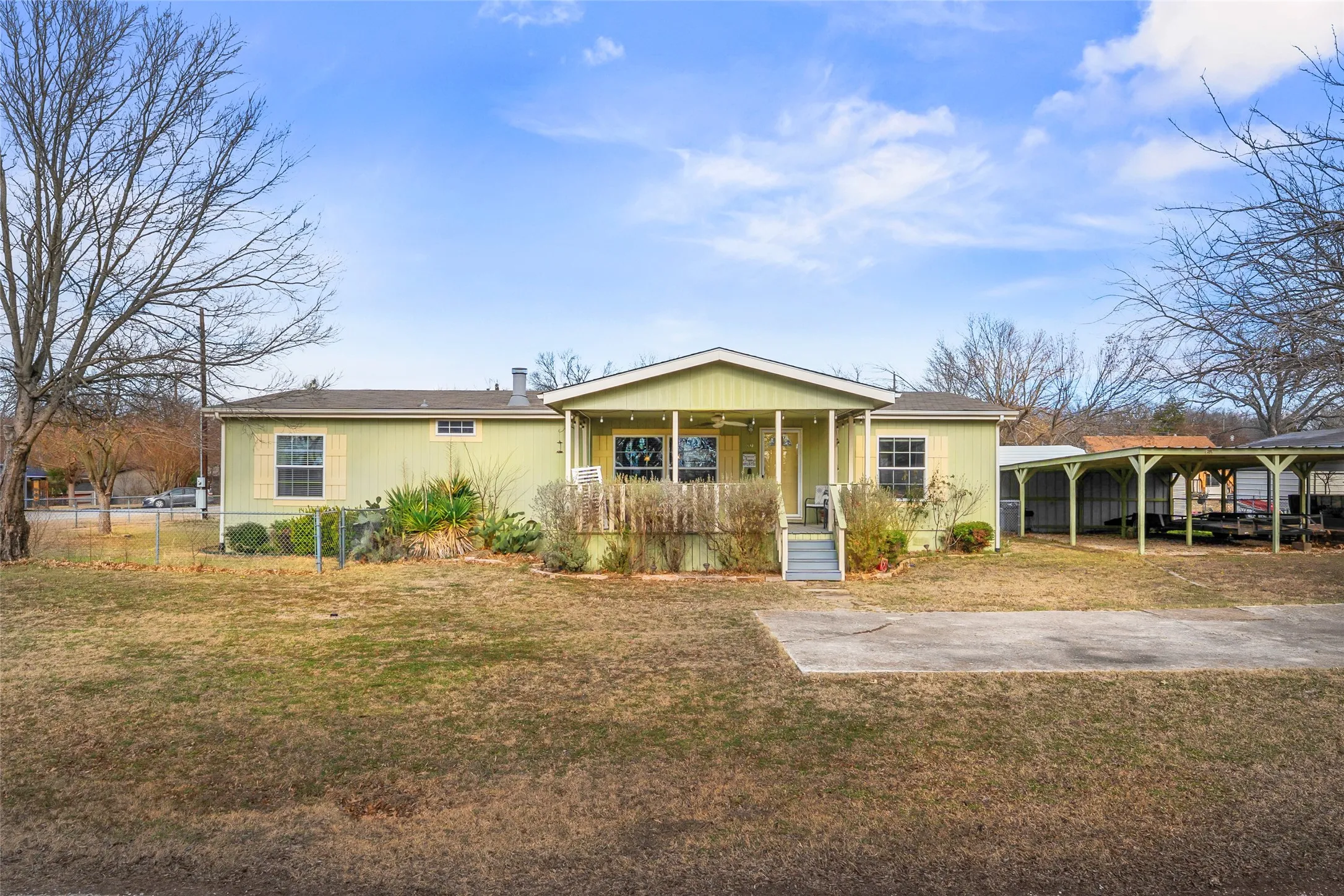 Single Family Residence For Sale in Cooke County , 89 Park Lane, Gainesville, Texas 76240, 3 Bedroom, 2 Bathroom, Garage spaces, 1,807 Sqft, built in 2012, mls#21162406, Real Estate Agent in Gainesville, Homes For Sale in Cooke county, Homes For Sale in Gainesville, Realtor in Gainesville Texas, Real Estate Brokerage Independent Realty Texas, Luminita Cordes Realtor