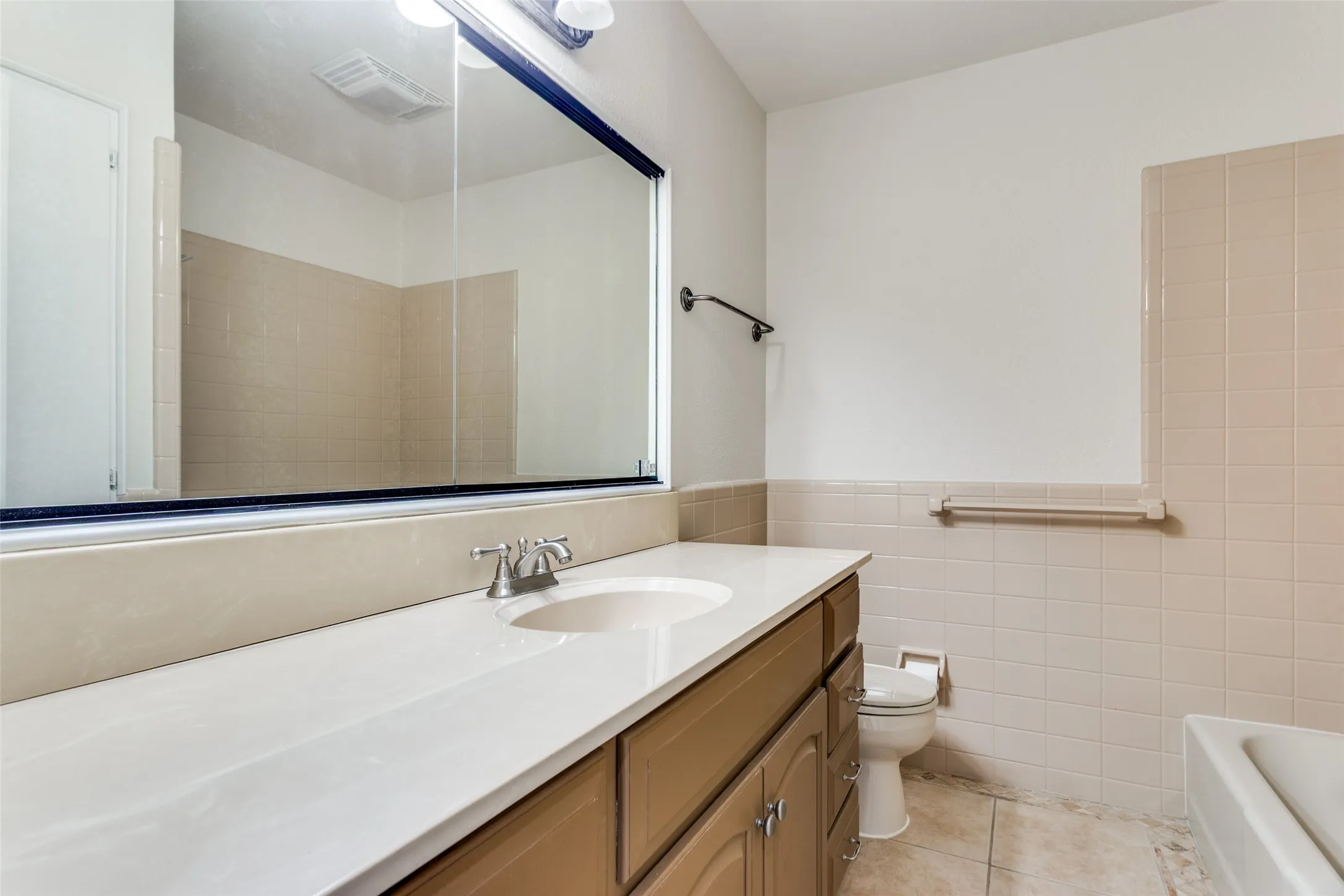 Townhouse For Sale in Tarrant County , 4500 Westridge Avenue 25, Fort Worth, Texas 76116, 2 Bedroom, 3 Bathroom, Garage spaces, 1,640 Sqft, built in 1960, Preowned, mls#21162449, Real Estate Agent in Fort Worth, Homes For Sale in Tarrant county, Homes For Sale in Fort Worth, Realtor in Fort Worth Texas, Real Estate Brokerage Independent Realty Texas, Luminita Cordes Realtor