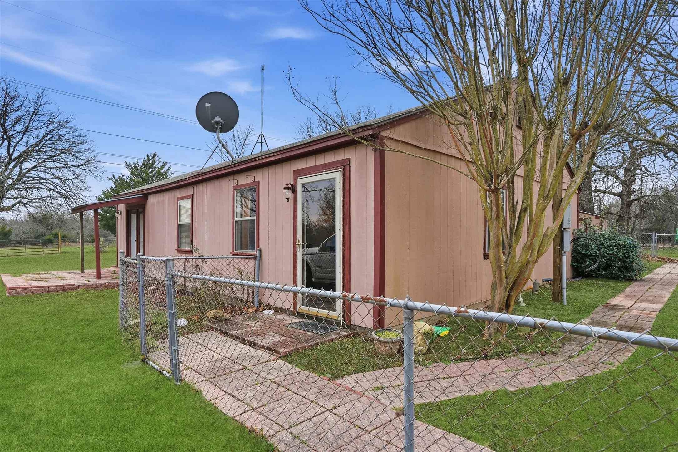 Single Family Residence For Sale in Hunt County , 2411 Fm 1564 W, Caddo Mills, Texas 75135, 3 Bedroom, 3 Bathroom, Garage spaces, 3,101 Sqft, built in 1998, Preowned, mls#21161048, Real Estate Agent in Caddo Mills, Homes For Sale in Hunt county, Homes For Sale in Caddo Mills, Realtor in Caddo Mills Texas, Real Estate Brokerage Independent Realty Texas, Luminita Cordes Realtor