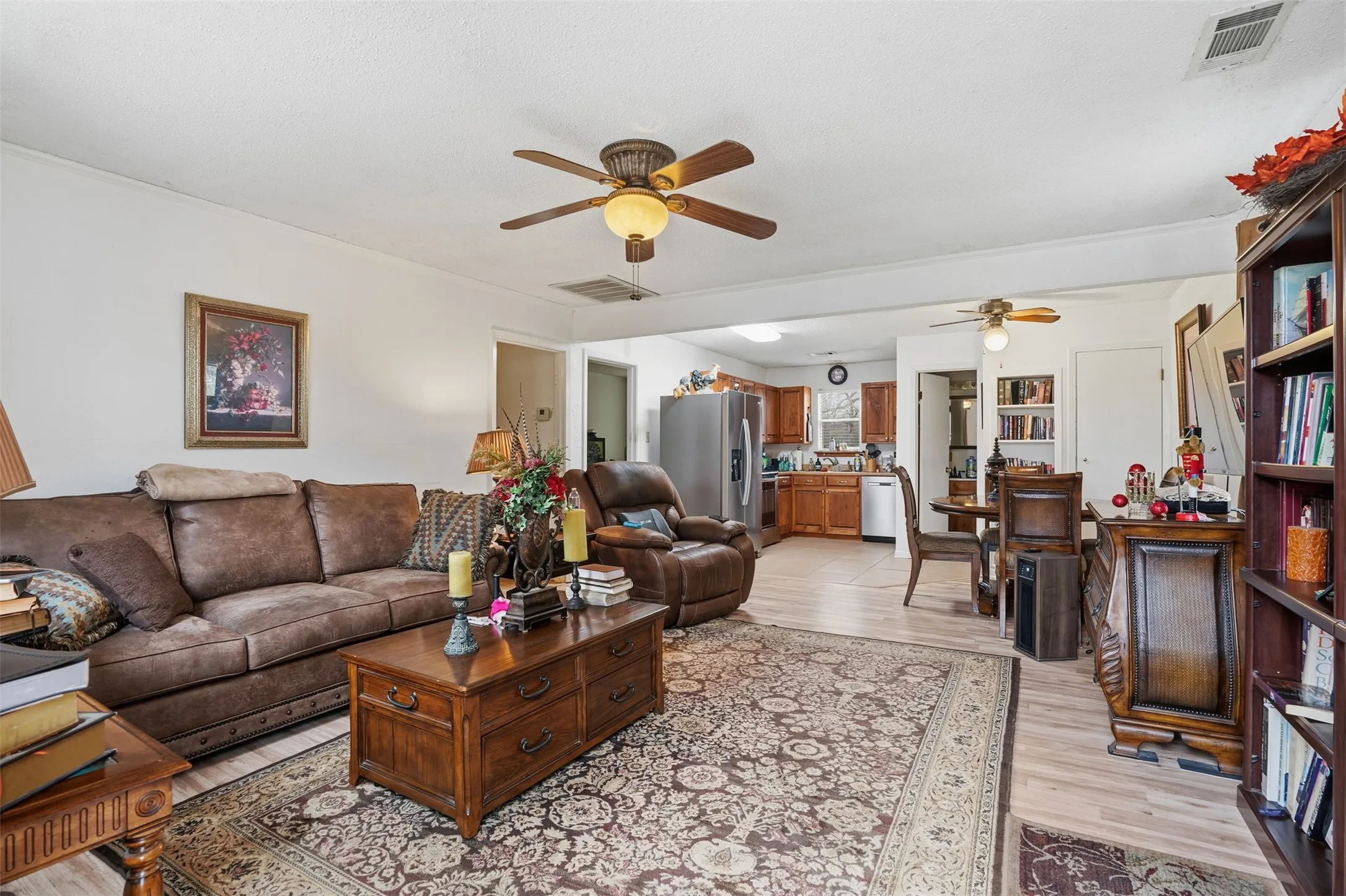 Single Family Residence For Sale in Hunt County , 2411 Fm 1564 W, Caddo Mills, Texas 75135, 3 Bedroom, 3 Bathroom, Garage spaces, 3,101 Sqft, built in 1998, Preowned, mls#21161048, Real Estate Agent in Caddo Mills, Homes For Sale in Hunt county, Homes For Sale in Caddo Mills, Realtor in Caddo Mills Texas, Real Estate Brokerage Independent Realty Texas, Luminita Cordes Realtor