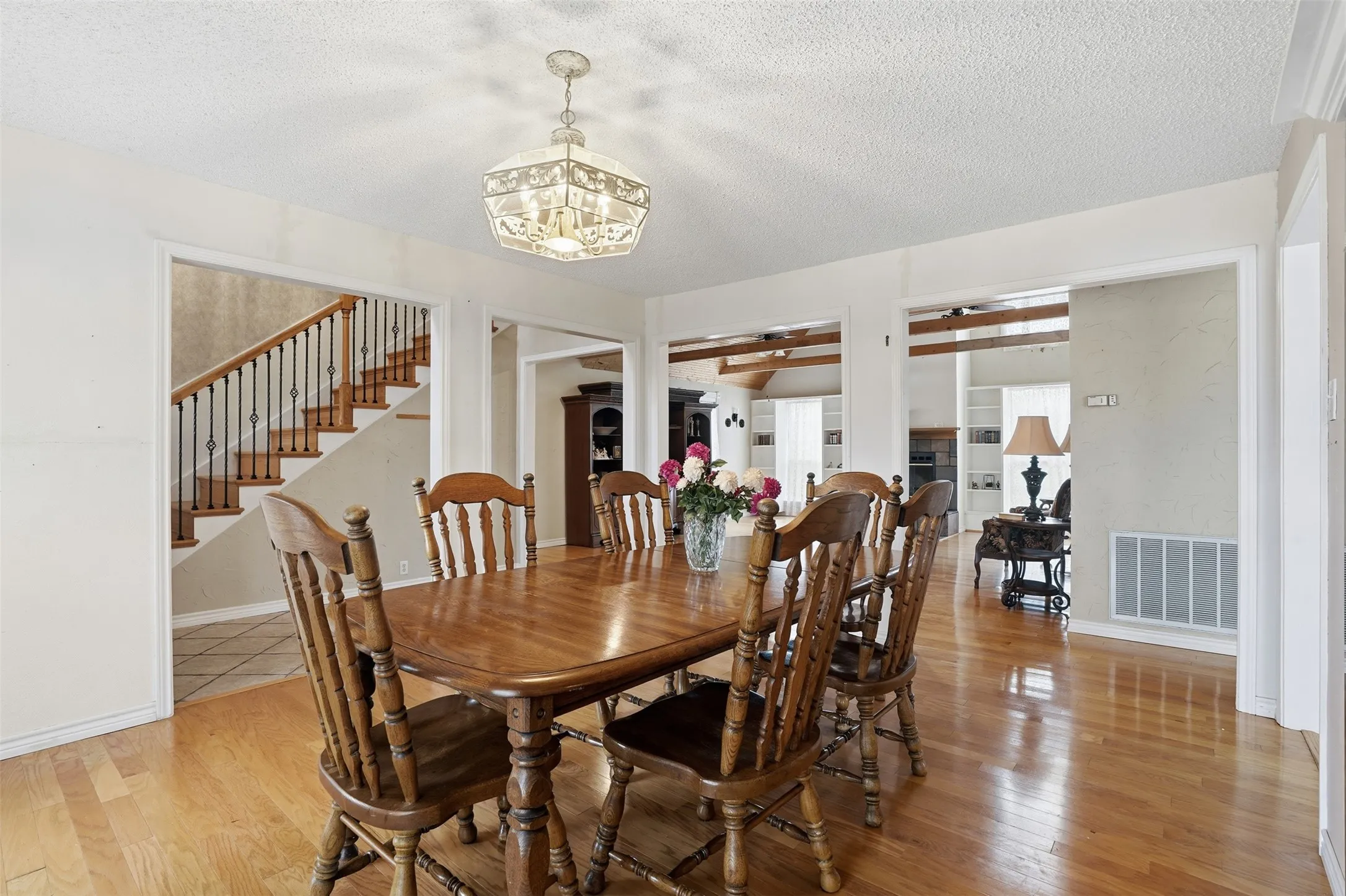 Single Family Residence For Sale in Hunt County , 2411 Fm 1564 W, Caddo Mills, Texas 75135, 3 Bedroom, 3 Bathroom, Garage spaces, 3,101 Sqft, built in 1998, Preowned, mls#21161048, Real Estate Agent in Caddo Mills, Homes For Sale in Hunt county, Homes For Sale in Caddo Mills, Realtor in Caddo Mills Texas, Real Estate Brokerage Independent Realty Texas, Luminita Cordes Realtor