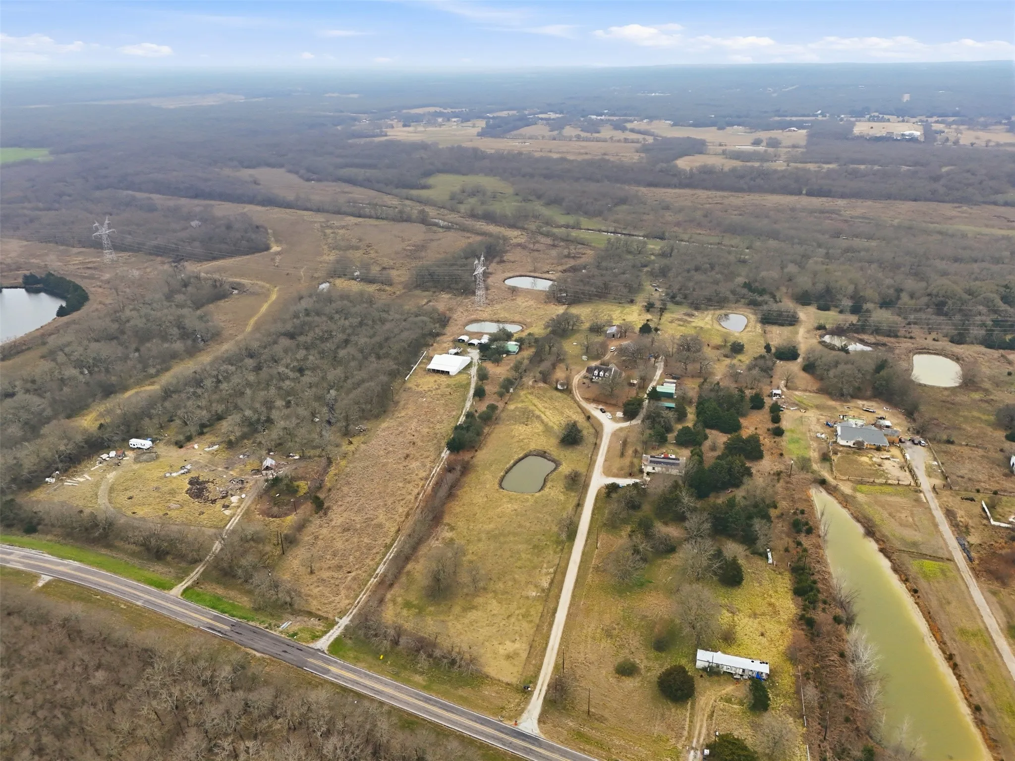 Single Family Residence For Sale in Hunt County , 2411 Fm 1564 W, Caddo Mills, Texas 75135, 3 Bedroom, 3 Bathroom, Garage spaces, 3,101 Sqft, built in 1998, Preowned, mls#21161048, Real Estate Agent in Caddo Mills, Homes For Sale in Hunt county, Homes For Sale in Caddo Mills, Realtor in Caddo Mills Texas, Real Estate Brokerage Independent Realty Texas, Luminita Cordes Realtor