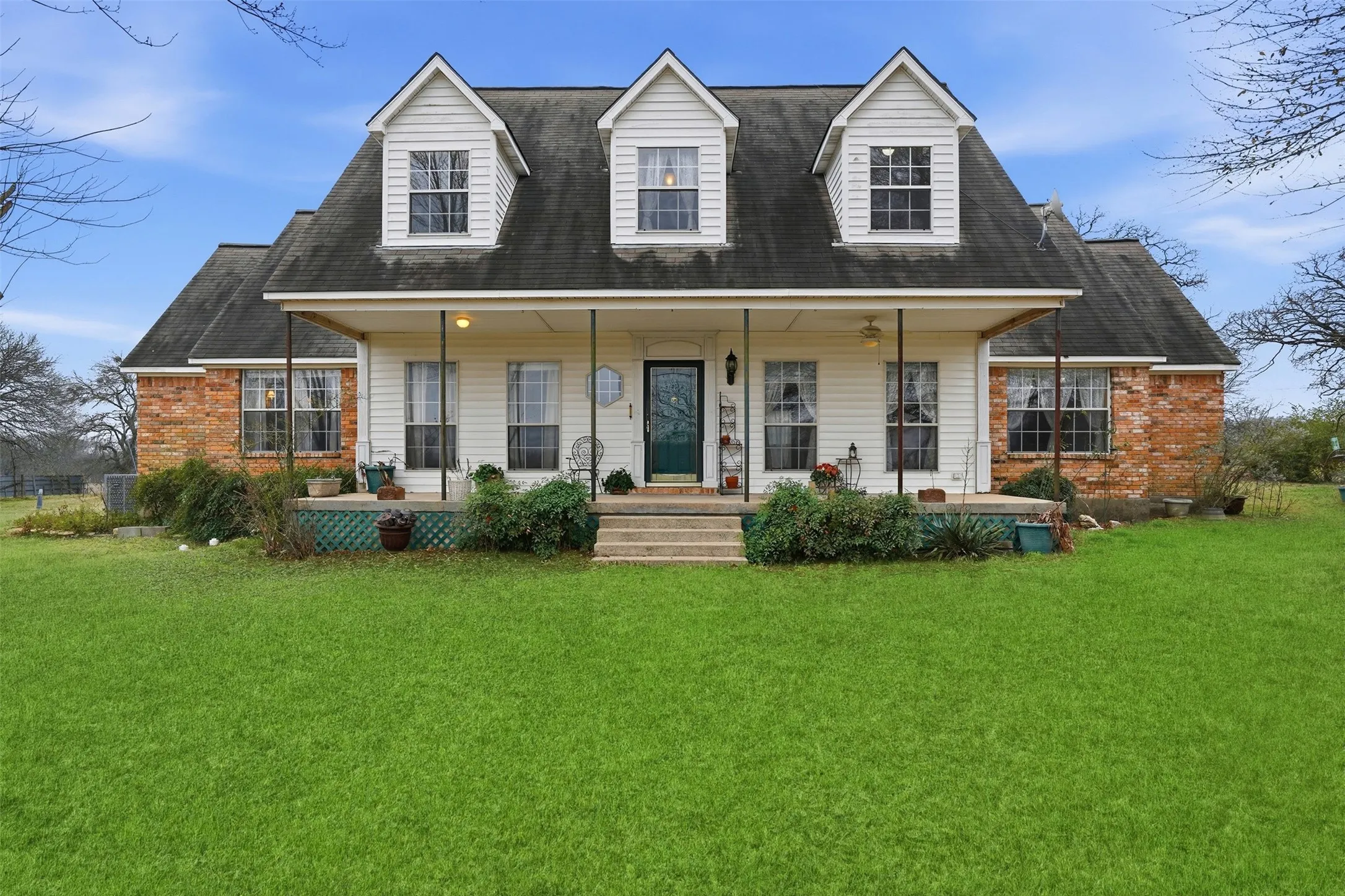 Single Family Residence For Sale in Hunt County , 2411 Fm 1564 W, Caddo Mills, Texas 75135, 3 Bedroom, 3 Bathroom, Garage spaces, 3,101 Sqft, built in 1998, Preowned, mls#21161048, Real Estate Agent in Caddo Mills, Homes For Sale in Hunt county, Homes For Sale in Caddo Mills, Realtor in Caddo Mills Texas, Real Estate Brokerage Independent Realty Texas, Luminita Cordes Realtor
