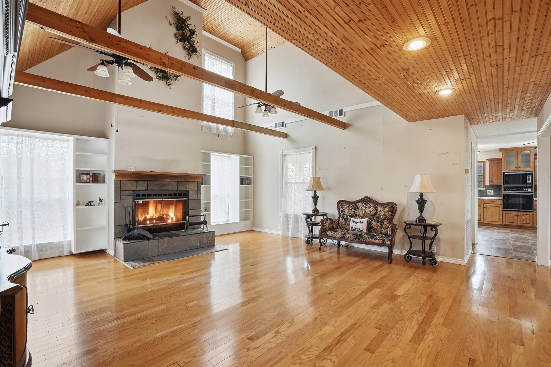 Single Family Residence For Sale in Hunt County , 2411 Fm 1564 W, Caddo Mills, Texas 75135, 3 Bedroom, 3 Bathroom, Garage spaces, 3,101 Sqft, built in 1998, Preowned, mls#21161048, Real Estate Agent in Caddo Mills, Homes For Sale in Hunt county, Homes For Sale in Caddo Mills, Realtor in Caddo Mills Texas, Real Estate Brokerage Independent Realty Texas, Luminita Cordes Realtor