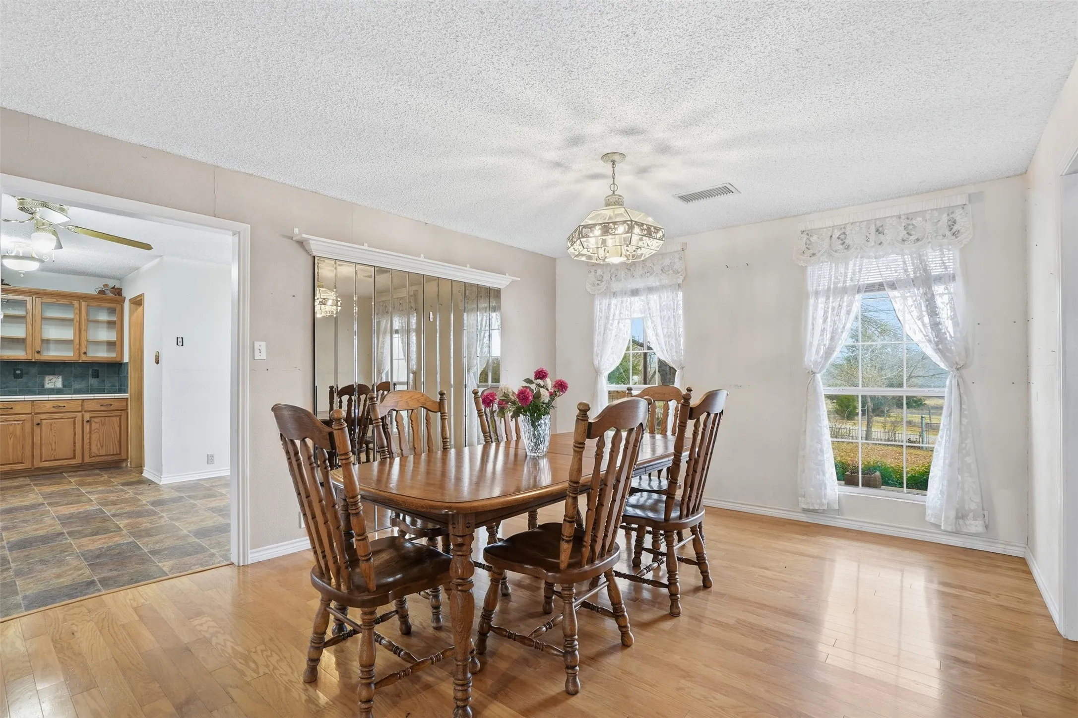 Single Family Residence For Sale in Hunt County , 2411 Fm 1564 W, Caddo Mills, Texas 75135, 3 Bedroom, 3 Bathroom, Garage spaces, 3,101 Sqft, built in 1998, Preowned, mls#21161048, Real Estate Agent in Caddo Mills, Homes For Sale in Hunt county, Homes For Sale in Caddo Mills, Realtor in Caddo Mills Texas, Real Estate Brokerage Independent Realty Texas, Luminita Cordes Realtor
