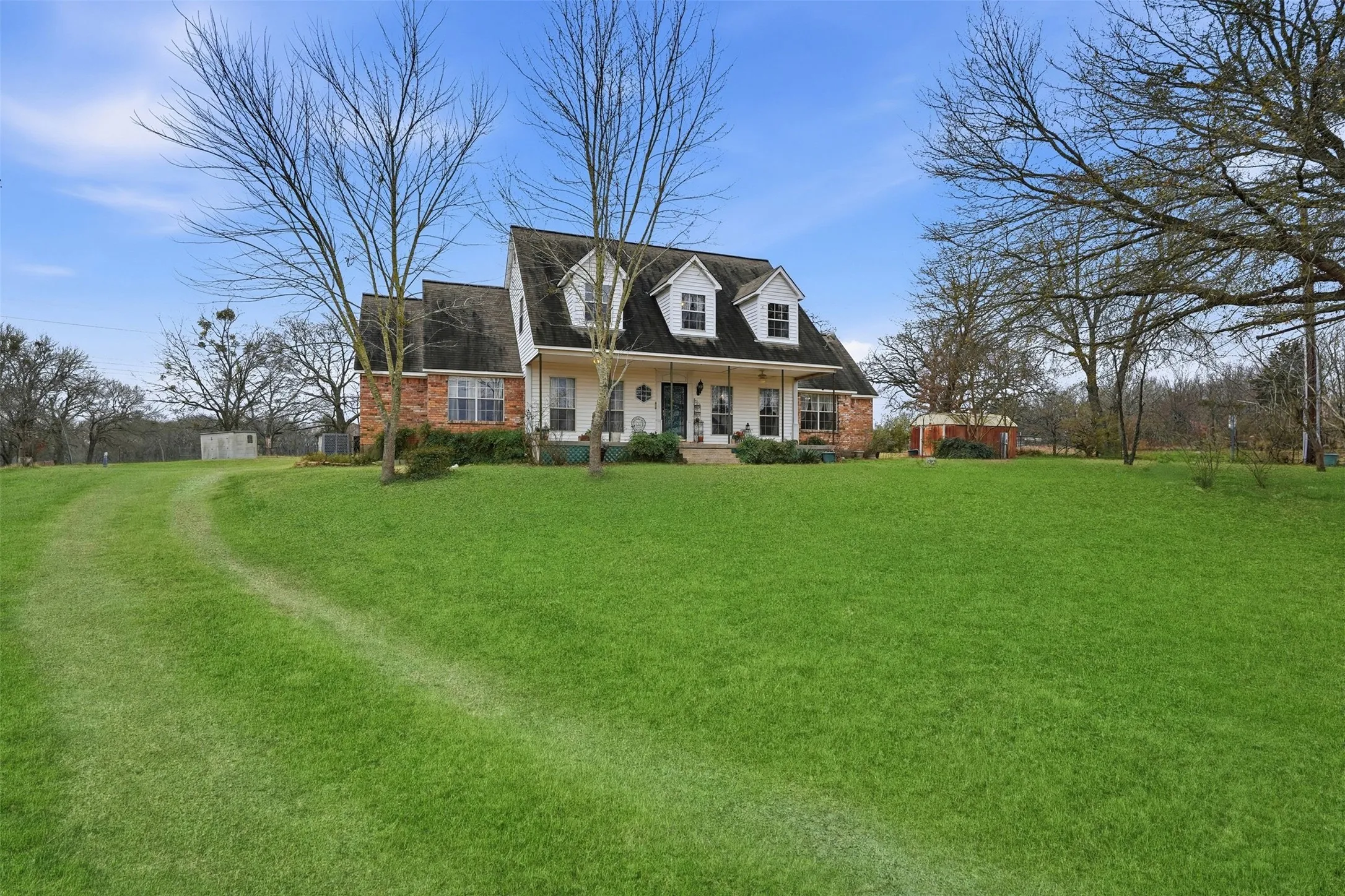 Single Family Residence For Sale in Hunt County , 2411 Fm 1564 W, Caddo Mills, Texas 75135, 3 Bedroom, 3 Bathroom, Garage spaces, 3,101 Sqft, built in 1998, Preowned, mls#21161048, Real Estate Agent in Caddo Mills, Homes For Sale in Hunt county, Homes For Sale in Caddo Mills, Realtor in Caddo Mills Texas, Real Estate Brokerage Independent Realty Texas, Luminita Cordes Realtor