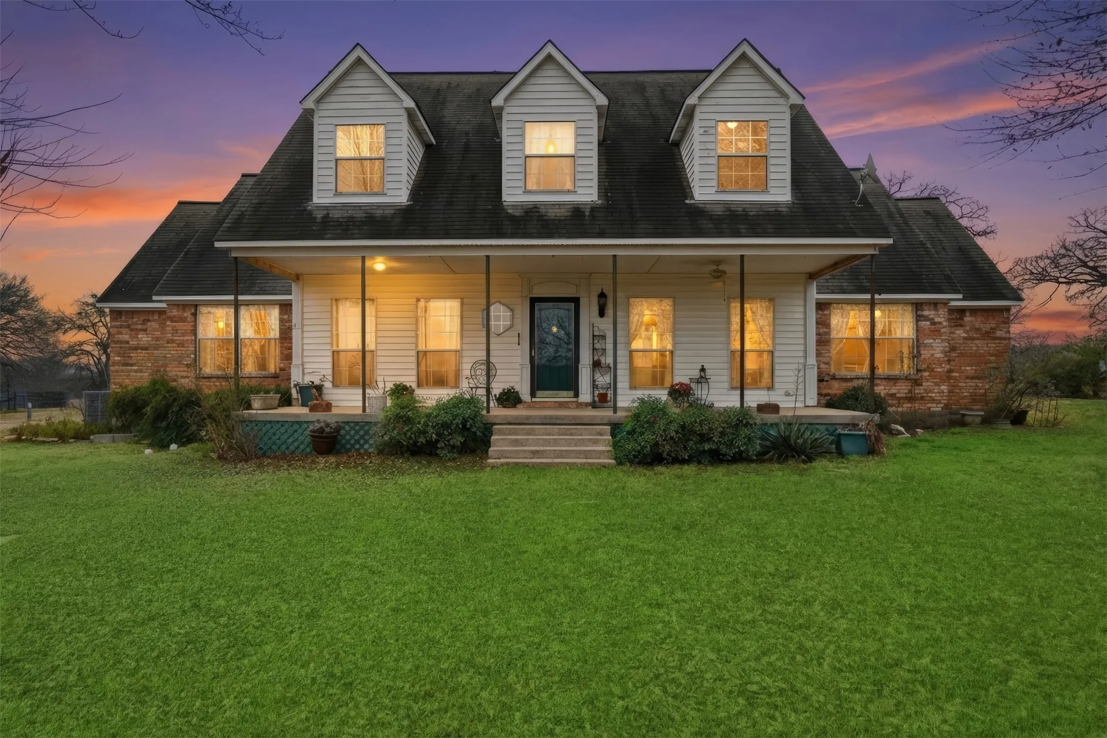 Single Family Residence For Sale in Hunt County , 2411 Fm 1564 W, Caddo Mills, Texas 75135, 3 Bedroom, 3 Bathroom, Garage spaces, 3,101 Sqft, built in 1998, Preowned, mls#21161048, Real Estate Agent in Caddo Mills, Homes For Sale in Hunt county, Homes For Sale in Caddo Mills, Realtor in Caddo Mills Texas, Real Estate Brokerage Independent Realty Texas, Luminita Cordes Realtor