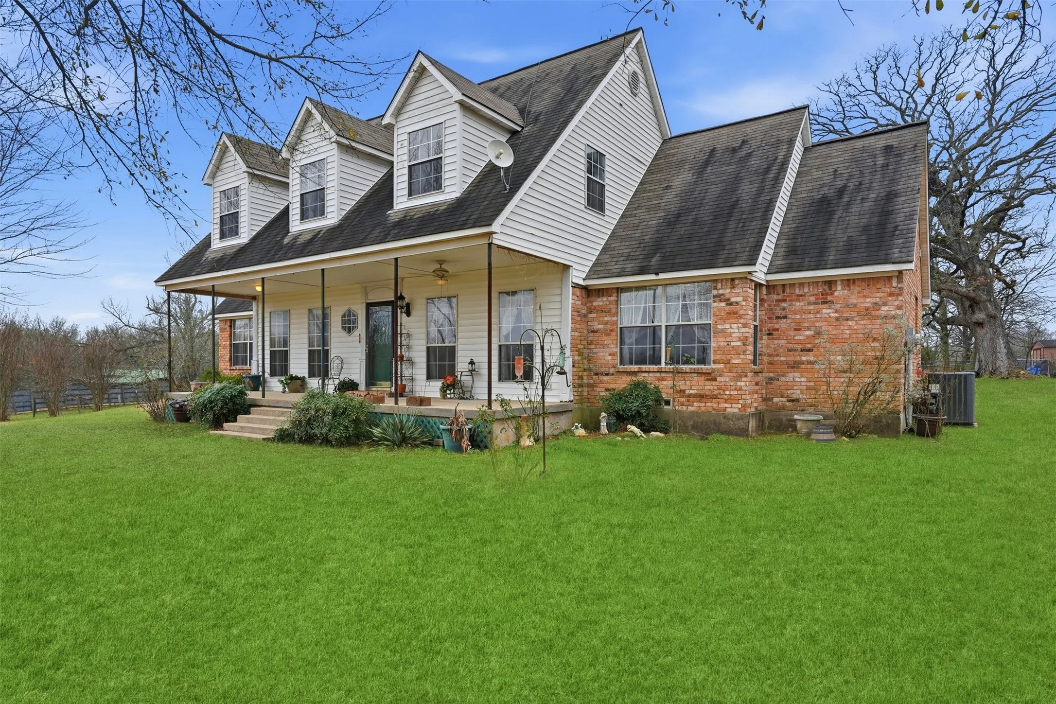 Single Family Residence For Sale in Hunt County , 2411 Fm 1564 W, Caddo Mills, Texas 75135, 3 Bedroom, 3 Bathroom, Garage spaces, 3,101 Sqft, built in 1998, Preowned, mls#21161048, Real Estate Agent in Caddo Mills, Homes For Sale in Hunt county, Homes For Sale in Caddo Mills, Realtor in Caddo Mills Texas, Real Estate Brokerage Independent Realty Texas, Luminita Cordes Realtor