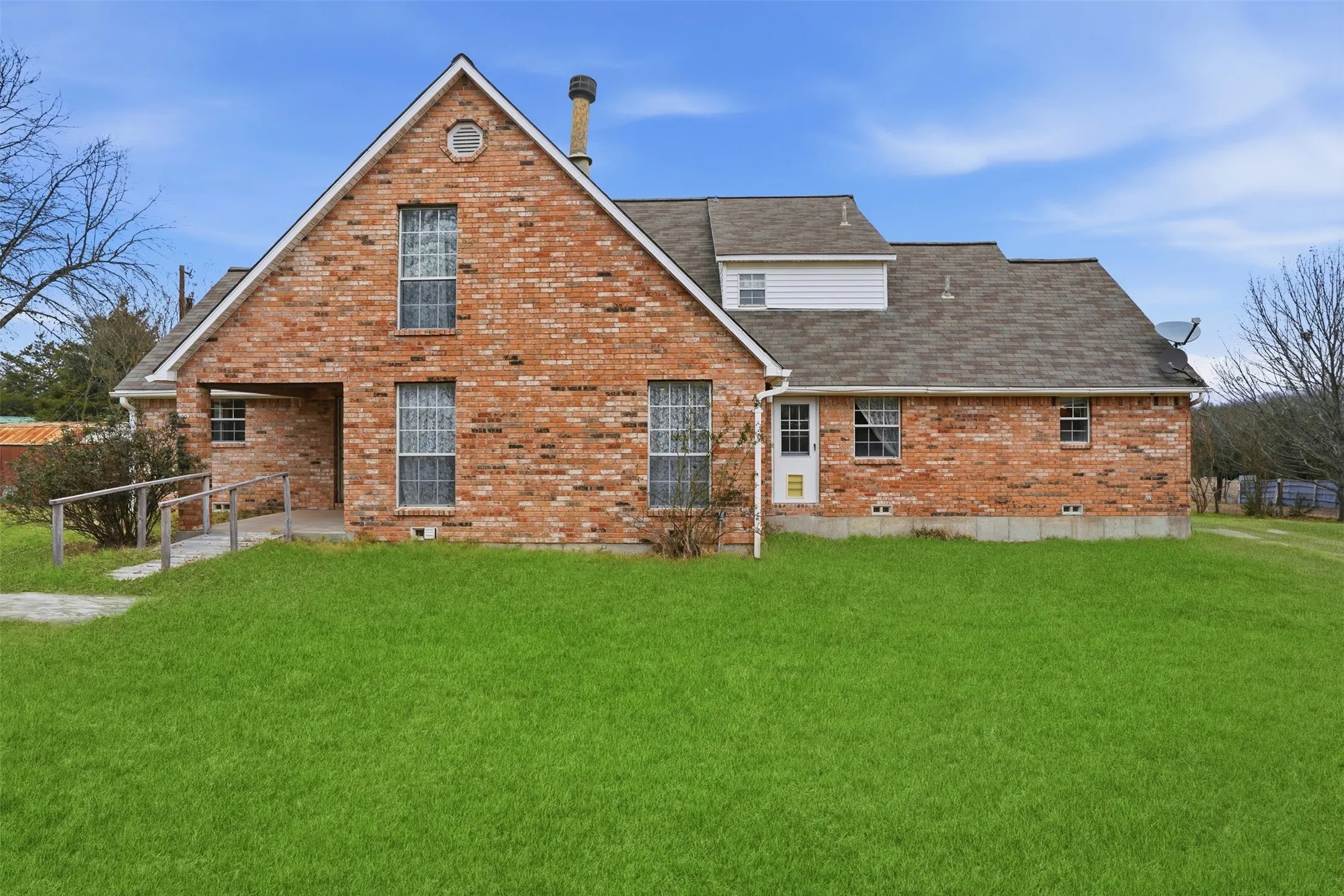 Single Family Residence For Sale in Hunt County , 2411 Fm 1564 W, Caddo Mills, Texas 75135, 3 Bedroom, 3 Bathroom, Garage spaces, 3,101 Sqft, built in 1998, Preowned, mls#21161048, Real Estate Agent in Caddo Mills, Homes For Sale in Hunt county, Homes For Sale in Caddo Mills, Realtor in Caddo Mills Texas, Real Estate Brokerage Independent Realty Texas, Luminita Cordes Realtor