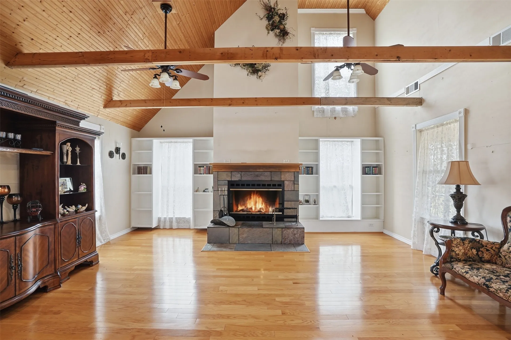 Single Family Residence For Sale in Hunt County , 2411 Fm 1564 W, Caddo Mills, Texas 75135, 3 Bedroom, 3 Bathroom, Garage spaces, 3,101 Sqft, built in 1998, Preowned, mls#21161048, Real Estate Agent in Caddo Mills, Homes For Sale in Hunt county, Homes For Sale in Caddo Mills, Realtor in Caddo Mills Texas, Real Estate Brokerage Independent Realty Texas, Luminita Cordes Realtor