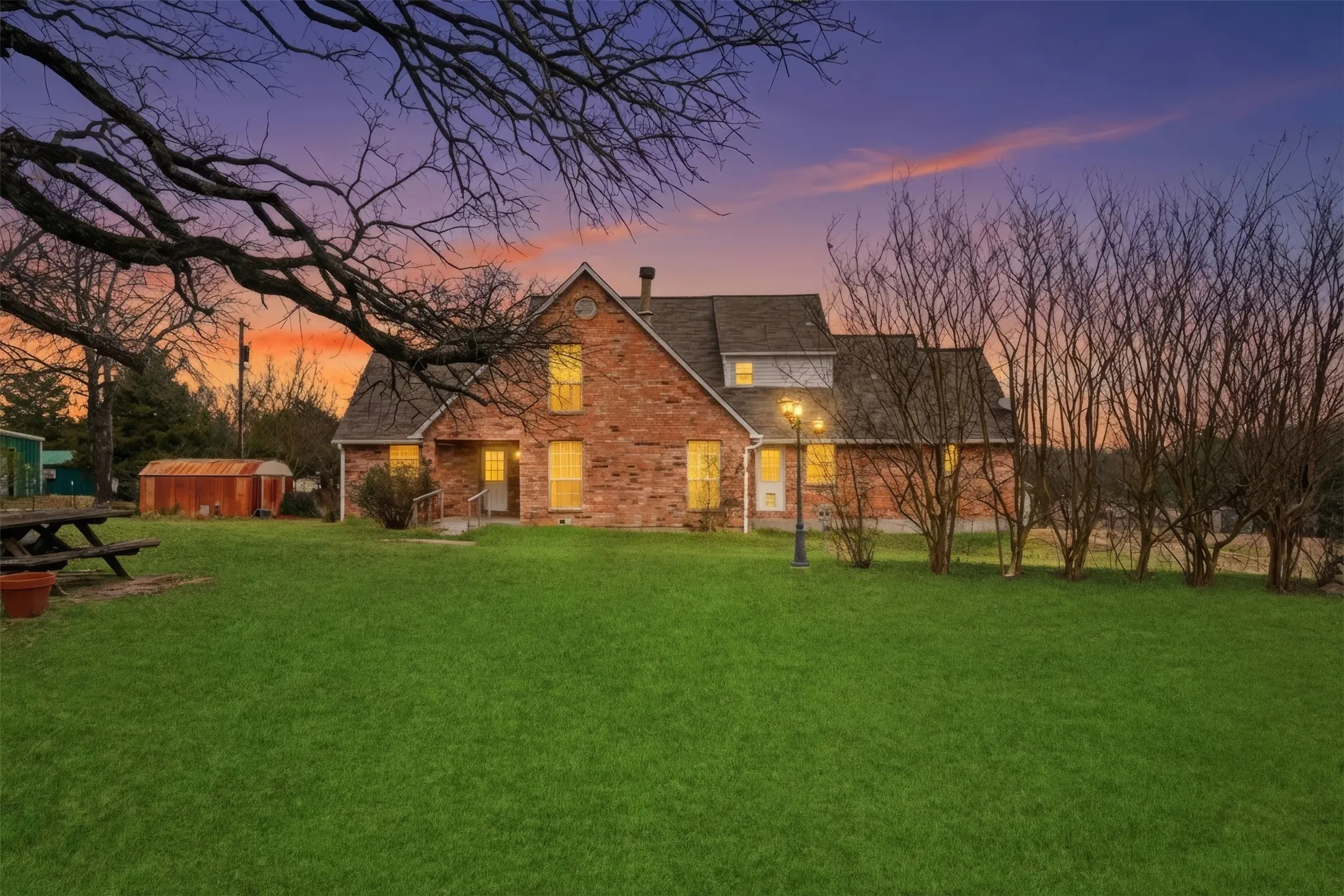 Single Family Residence For Sale in Hunt County , 2411 Fm 1564 W, Caddo Mills, Texas 75135, 3 Bedroom, 3 Bathroom, Garage spaces, 3,101 Sqft, built in 1998, Preowned, mls#21161048, Real Estate Agent in Caddo Mills, Homes For Sale in Hunt county, Homes For Sale in Caddo Mills, Realtor in Caddo Mills Texas, Real Estate Brokerage Independent Realty Texas, Luminita Cordes Realtor