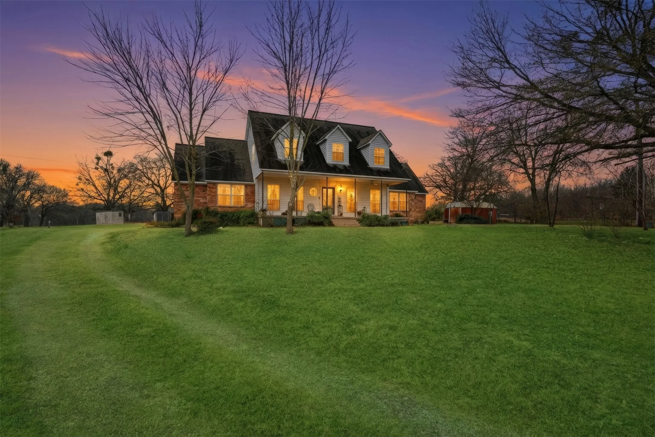 Single Family Residence For Sale in Hunt County , 2411 Fm 1564 W, Caddo Mills, Texas 75135, 3 Bedroom, 3 Bathroom, Garage spaces, 3,101 Sqft, built in 1998, Preowned, mls#21161048, Real Estate Agent in Caddo Mills, Homes For Sale in Hunt county, Homes For Sale in Caddo Mills, Realtor in Caddo Mills Texas, Real Estate Brokerage Independent Realty Texas, Luminita Cordes Realtor