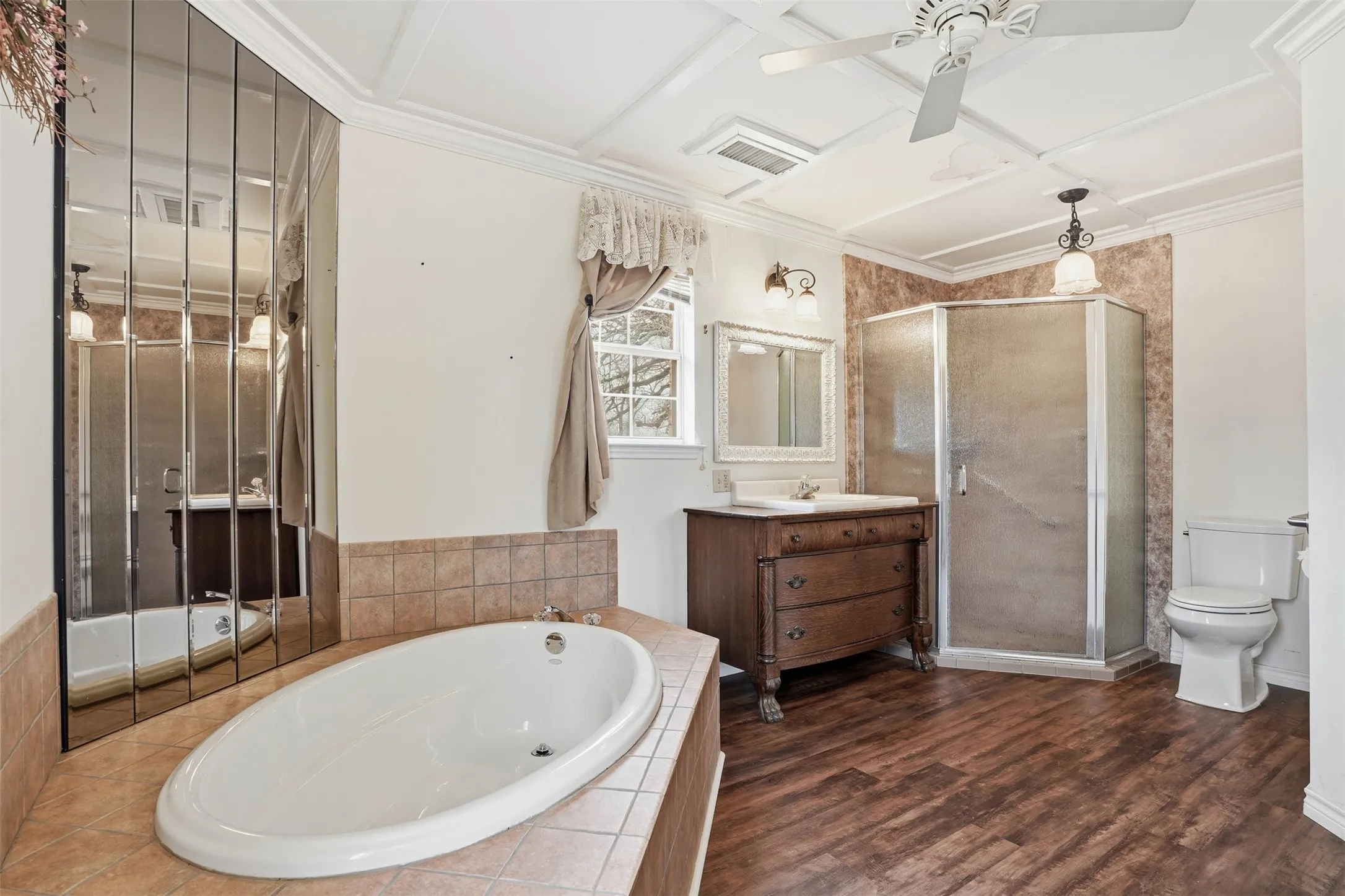 Single Family Residence For Sale in Hunt County , 2411 Fm 1564 W, Caddo Mills, Texas 75135, 3 Bedroom, 3 Bathroom, Garage spaces, 3,101 Sqft, built in 1998, Preowned, mls#21161048, Real Estate Agent in Caddo Mills, Homes For Sale in Hunt county, Homes For Sale in Caddo Mills, Realtor in Caddo Mills Texas, Real Estate Brokerage Independent Realty Texas, Luminita Cordes Realtor