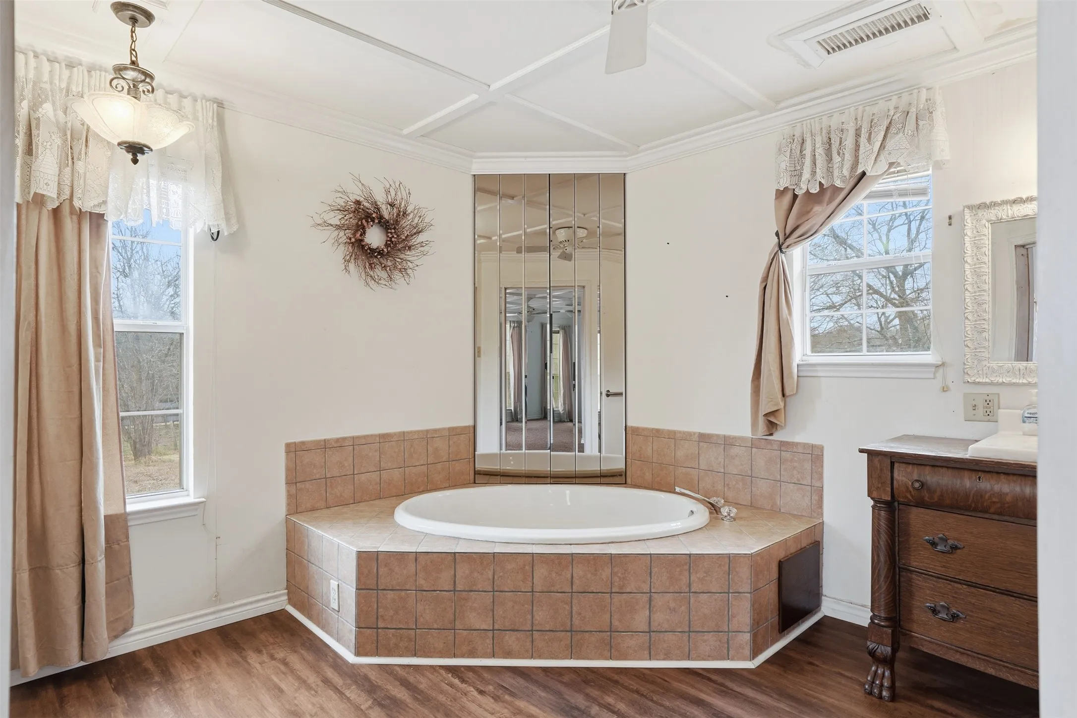 Single Family Residence For Sale in Hunt County , 2411 Fm 1564 W, Caddo Mills, Texas 75135, 3 Bedroom, 3 Bathroom, Garage spaces, 3,101 Sqft, built in 1998, Preowned, mls#21161048, Real Estate Agent in Caddo Mills, Homes For Sale in Hunt county, Homes For Sale in Caddo Mills, Realtor in Caddo Mills Texas, Real Estate Brokerage Independent Realty Texas, Luminita Cordes Realtor