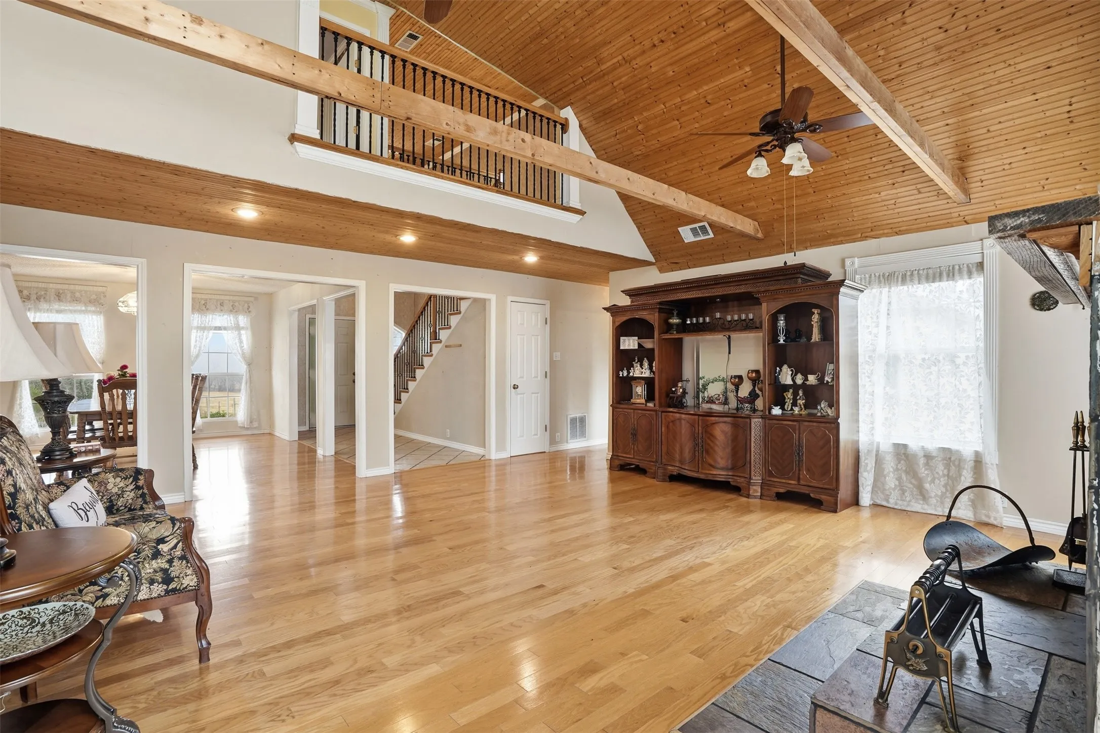 Single Family Residence For Sale in Hunt County , 2411 Fm 1564 W, Caddo Mills, Texas 75135, 3 Bedroom, 3 Bathroom, Garage spaces, 3,101 Sqft, built in 1998, Preowned, mls#21161048, Real Estate Agent in Caddo Mills, Homes For Sale in Hunt county, Homes For Sale in Caddo Mills, Realtor in Caddo Mills Texas, Real Estate Brokerage Independent Realty Texas, Luminita Cordes Realtor