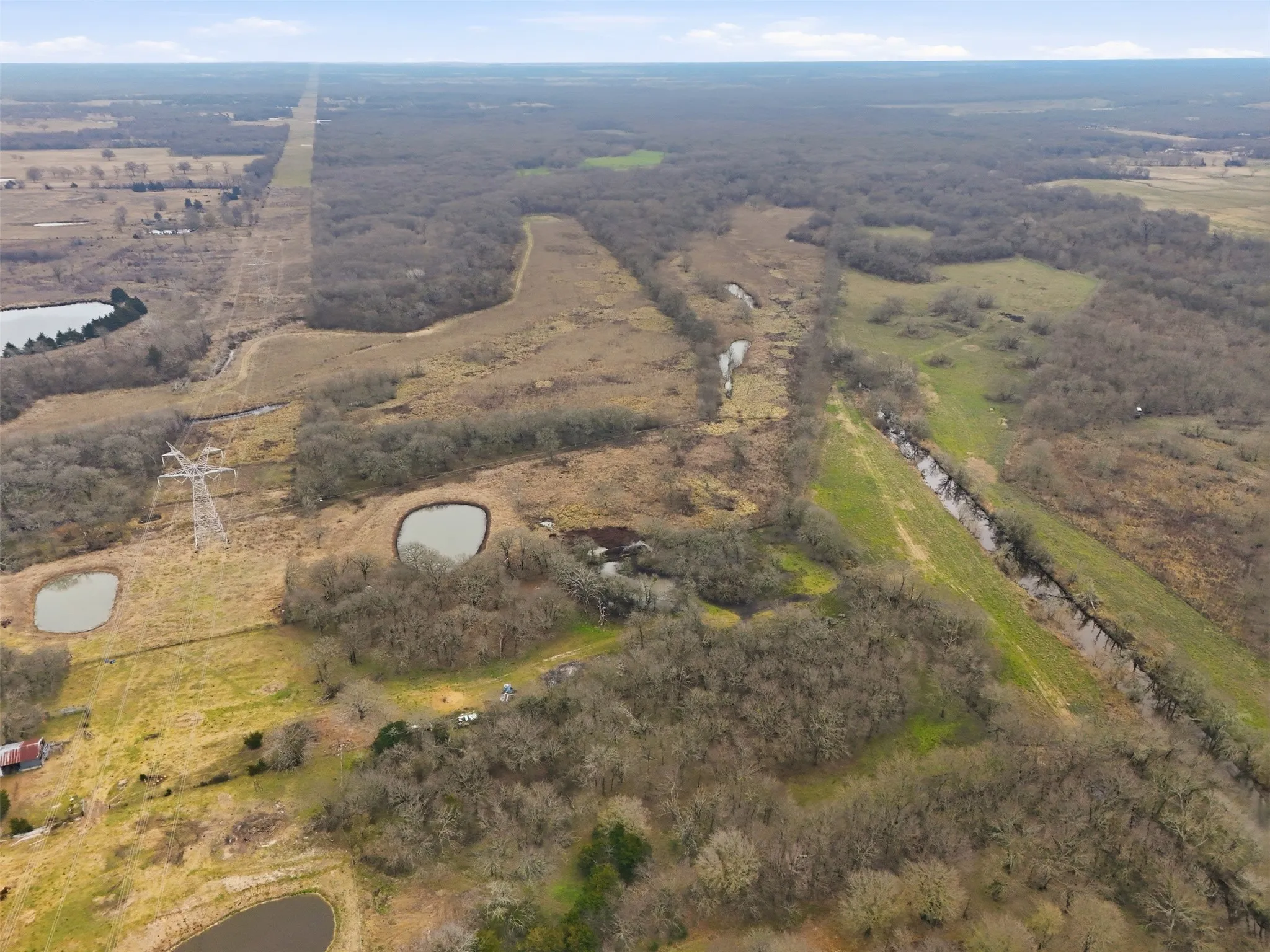 Single Family Residence For Sale in Hunt County , 2411 Fm 1564 W, Caddo Mills, Texas 75135, 3 Bedroom, 3 Bathroom, Garage spaces, 3,101 Sqft, built in 1998, Preowned, mls#21161048, Real Estate Agent in Caddo Mills, Homes For Sale in Hunt county, Homes For Sale in Caddo Mills, Realtor in Caddo Mills Texas, Real Estate Brokerage Independent Realty Texas, Luminita Cordes Realtor
