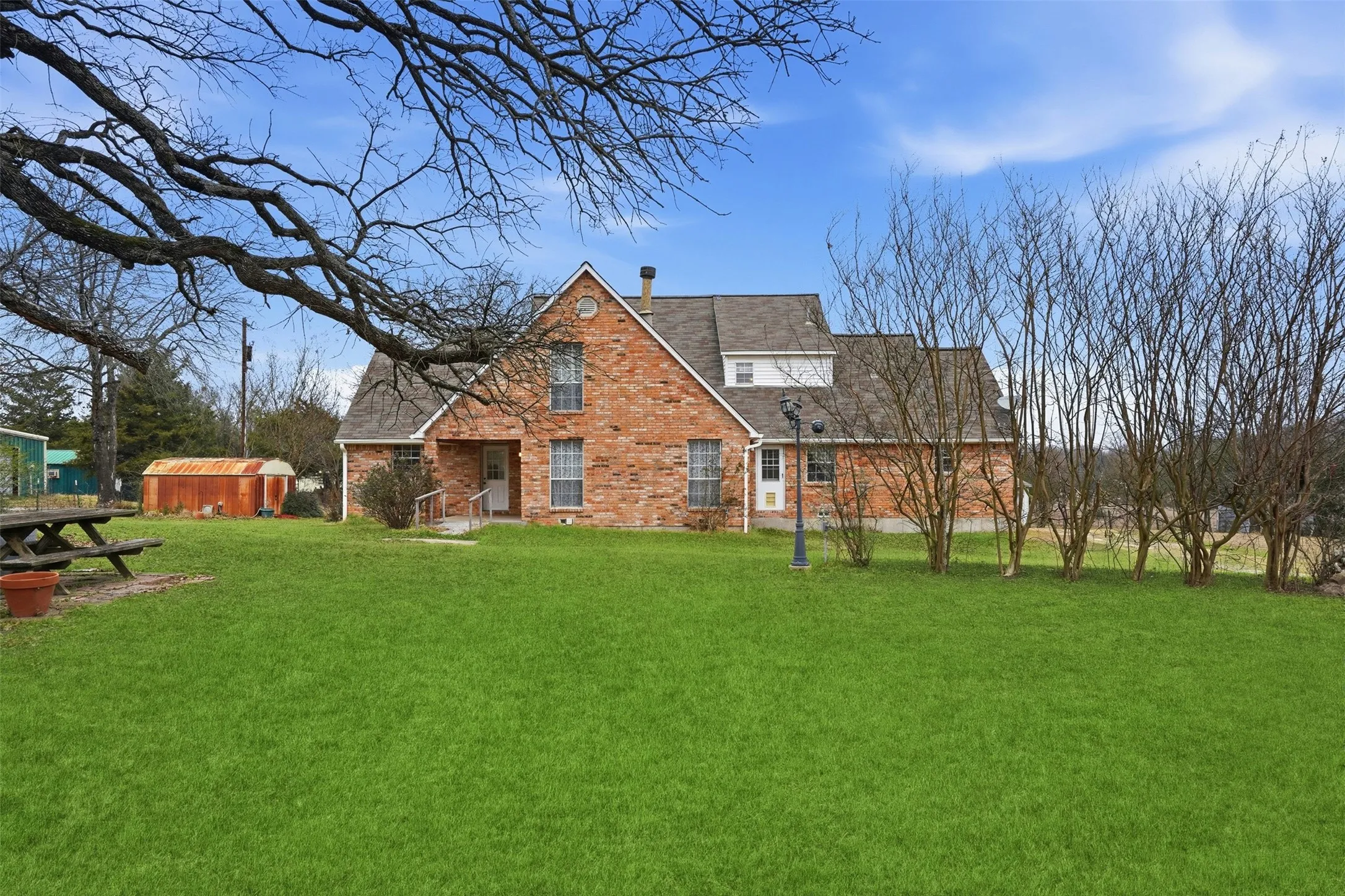 Single Family Residence For Sale in Hunt County , 2411 Fm 1564 W, Caddo Mills, Texas 75135, 3 Bedroom, 3 Bathroom, Garage spaces, 3,101 Sqft, built in 1998, Preowned, mls#21161048, Real Estate Agent in Caddo Mills, Homes For Sale in Hunt county, Homes For Sale in Caddo Mills, Realtor in Caddo Mills Texas, Real Estate Brokerage Independent Realty Texas, Luminita Cordes Realtor