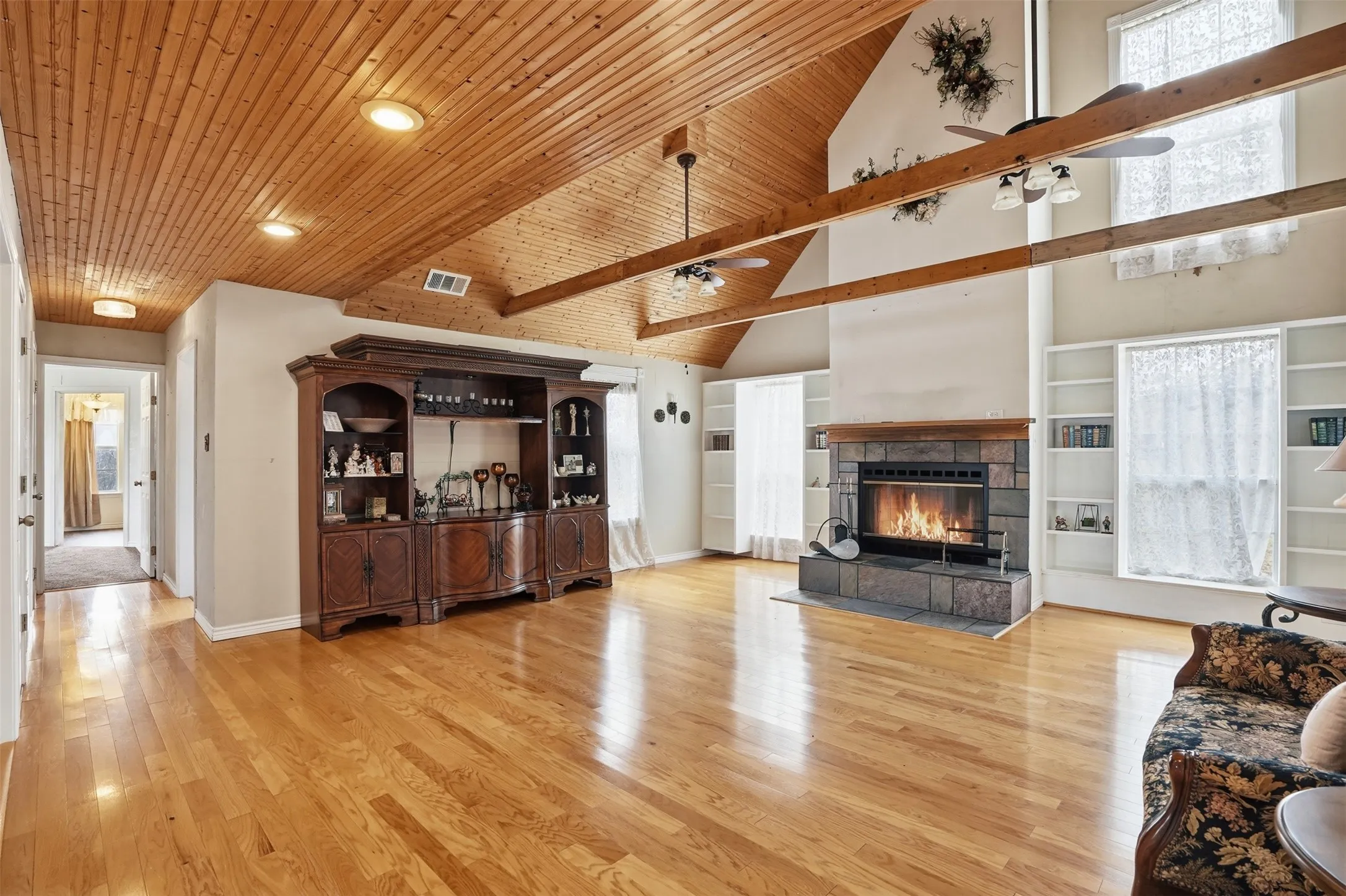 Single Family Residence For Sale in Hunt County , 2411 Fm 1564 W, Caddo Mills, Texas 75135, 3 Bedroom, 3 Bathroom, Garage spaces, 3,101 Sqft, built in 1998, Preowned, mls#21161048, Real Estate Agent in Caddo Mills, Homes For Sale in Hunt county, Homes For Sale in Caddo Mills, Realtor in Caddo Mills Texas, Real Estate Brokerage Independent Realty Texas, Luminita Cordes Realtor
