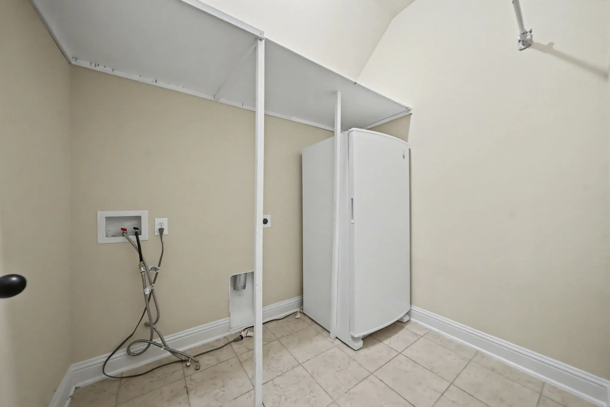 Washroom featuring washer hookup, hookup for an electric dryer, and light tile patterned floors