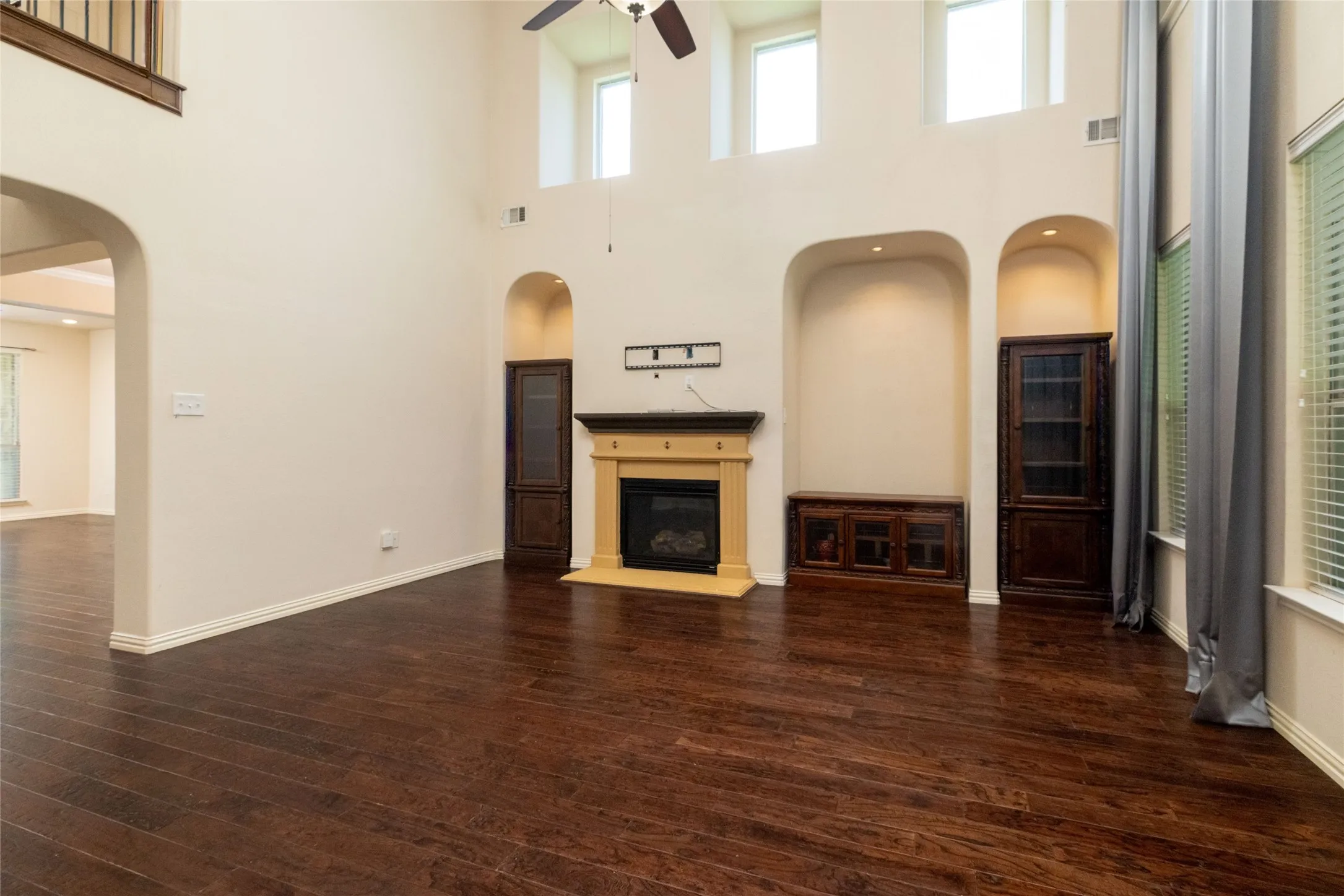 Single Family Residence For Sale in Dallas County , 1324 Elise, Cedar Hill, Texas 75104, 4 Bedroom, 4 Bathroom, 3 Garage spaces, 3,880 Sqft, built in 2008, Preowned, mls#21162553, Real Estate Agent in Cedar Hill, Homes For Sale in Dallas county, Homes For Sale in Cedar Hill, Realtor in Cedar Hill Texas, Real Estate Brokerage Independent Realty Texas, Luminita Cordes Realtor