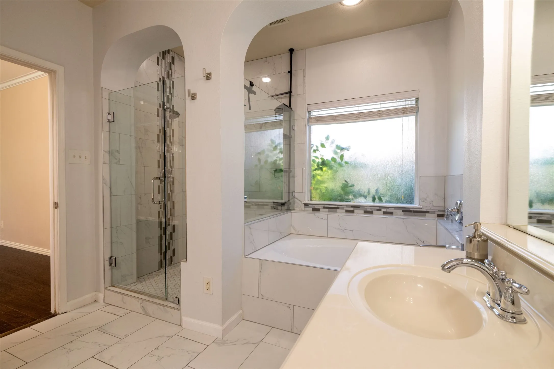Single Family Residence For Sale in Dallas County , 1324 Elise, Cedar Hill, Texas 75104, 4 Bedroom, 4 Bathroom, 3 Garage spaces, 3,880 Sqft, built in 2008, Preowned, mls#21162553, Real Estate Agent in Cedar Hill, Homes For Sale in Dallas county, Homes For Sale in Cedar Hill, Realtor in Cedar Hill Texas, Real Estate Brokerage Independent Realty Texas, Luminita Cordes Realtor