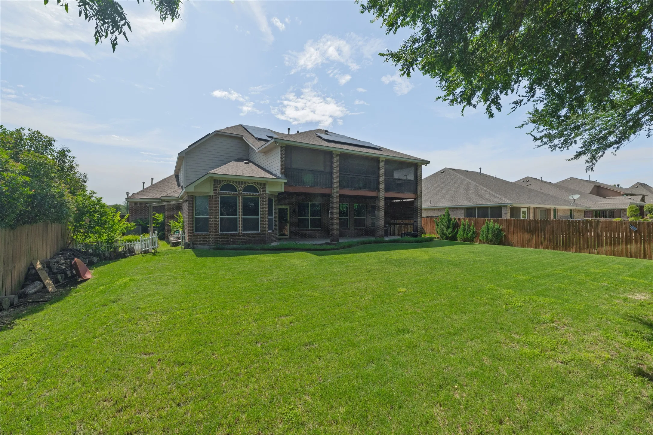 Single Family Residence For Sale in Dallas County , 1324 Elise, Cedar Hill, Texas 75104, 4 Bedroom, 4 Bathroom, 3 Garage spaces, 3,880 Sqft, built in 2008, Preowned, mls#21162553, Real Estate Agent in Cedar Hill, Homes For Sale in Dallas county, Homes For Sale in Cedar Hill, Realtor in Cedar Hill Texas, Real Estate Brokerage Independent Realty Texas, Luminita Cordes Realtor