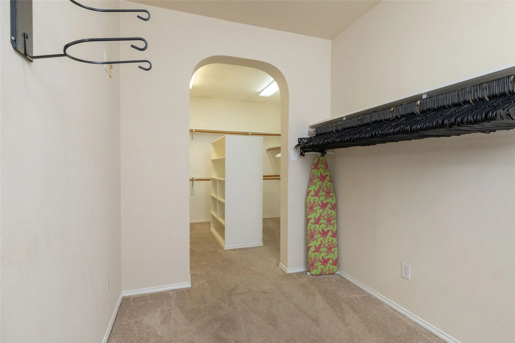 Single Family Residence For Sale in Dallas County , 1324 Elise, Cedar Hill, Texas 75104, 4 Bedroom, 4 Bathroom, 3 Garage spaces, 3,880 Sqft, built in 2008, Preowned, mls#21162553, Real Estate Agent in Cedar Hill, Homes For Sale in Dallas county, Homes For Sale in Cedar Hill, Realtor in Cedar Hill Texas, Real Estate Brokerage Independent Realty Texas, Luminita Cordes Realtor