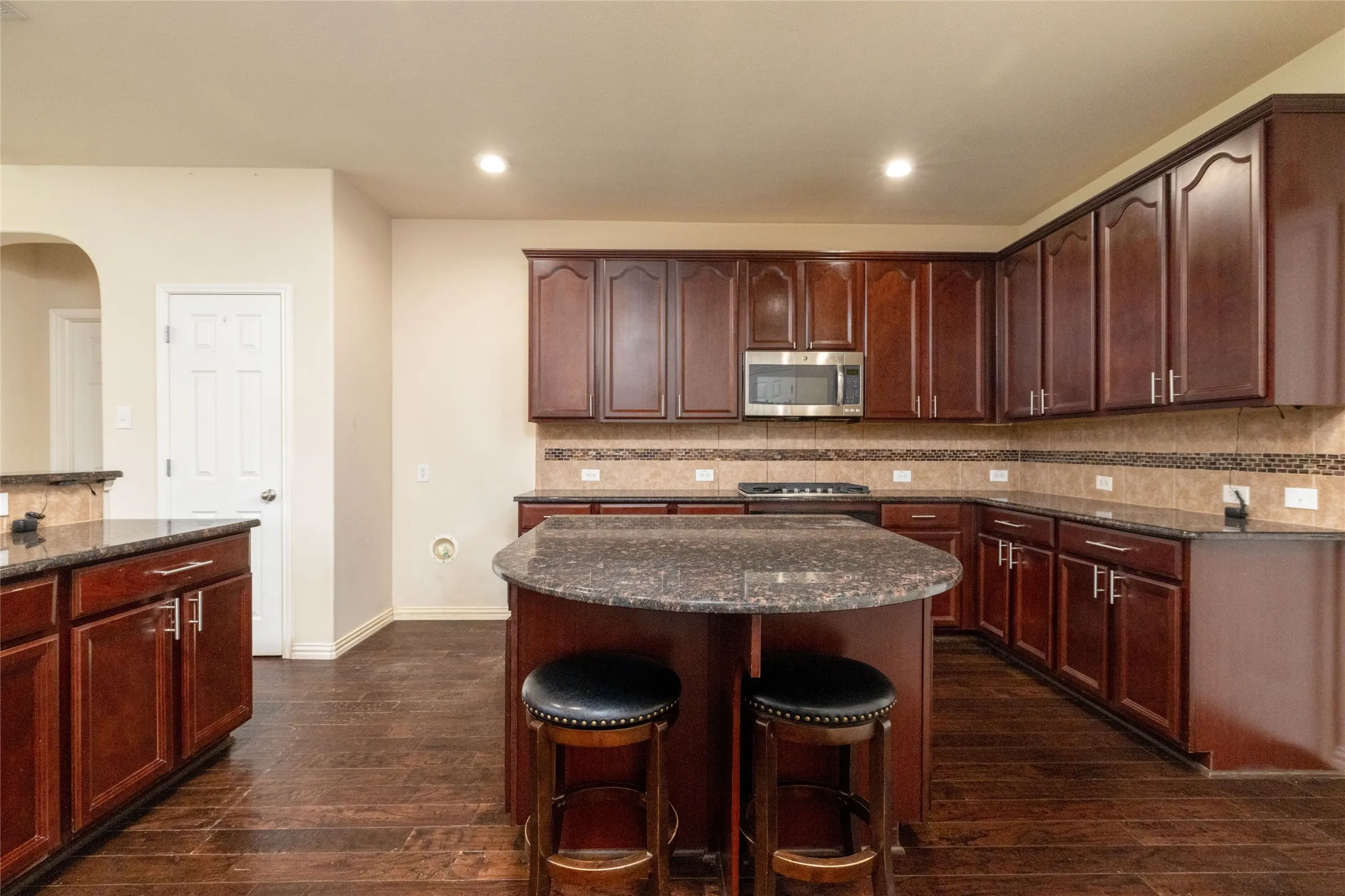 Single Family Residence For Sale in Dallas County , 1324 Elise, Cedar Hill, Texas 75104, 4 Bedroom, 4 Bathroom, 3 Garage spaces, 3,880 Sqft, built in 2008, Preowned, mls#21162553, Real Estate Agent in Cedar Hill, Homes For Sale in Dallas county, Homes For Sale in Cedar Hill, Realtor in Cedar Hill Texas, Real Estate Brokerage Independent Realty Texas, Luminita Cordes Realtor