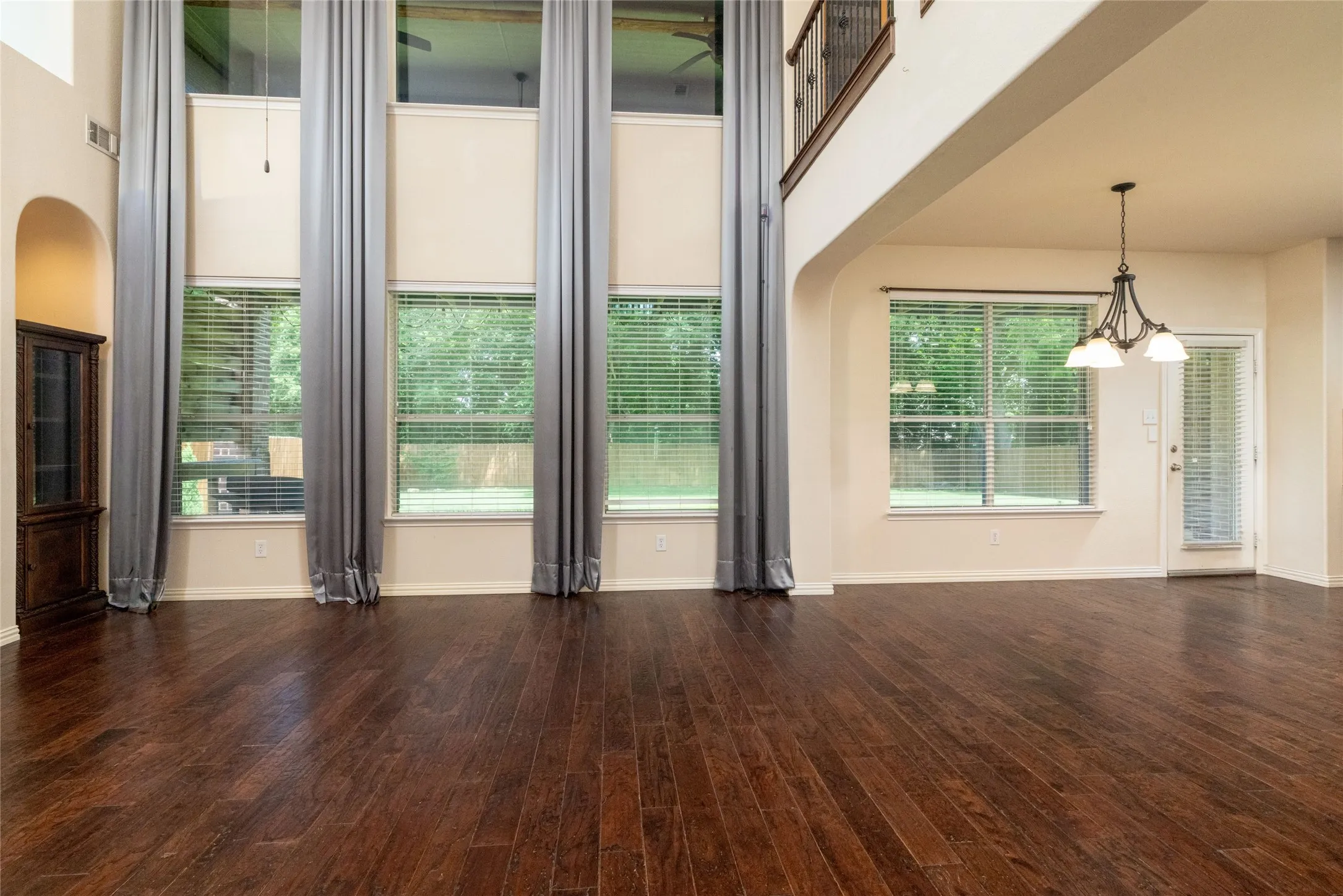 Single Family Residence For Sale in Dallas County , 1324 Elise, Cedar Hill, Texas 75104, 4 Bedroom, 4 Bathroom, 3 Garage spaces, 3,880 Sqft, built in 2008, Preowned, mls#21162553, Real Estate Agent in Cedar Hill, Homes For Sale in Dallas county, Homes For Sale in Cedar Hill, Realtor in Cedar Hill Texas, Real Estate Brokerage Independent Realty Texas, Luminita Cordes Realtor