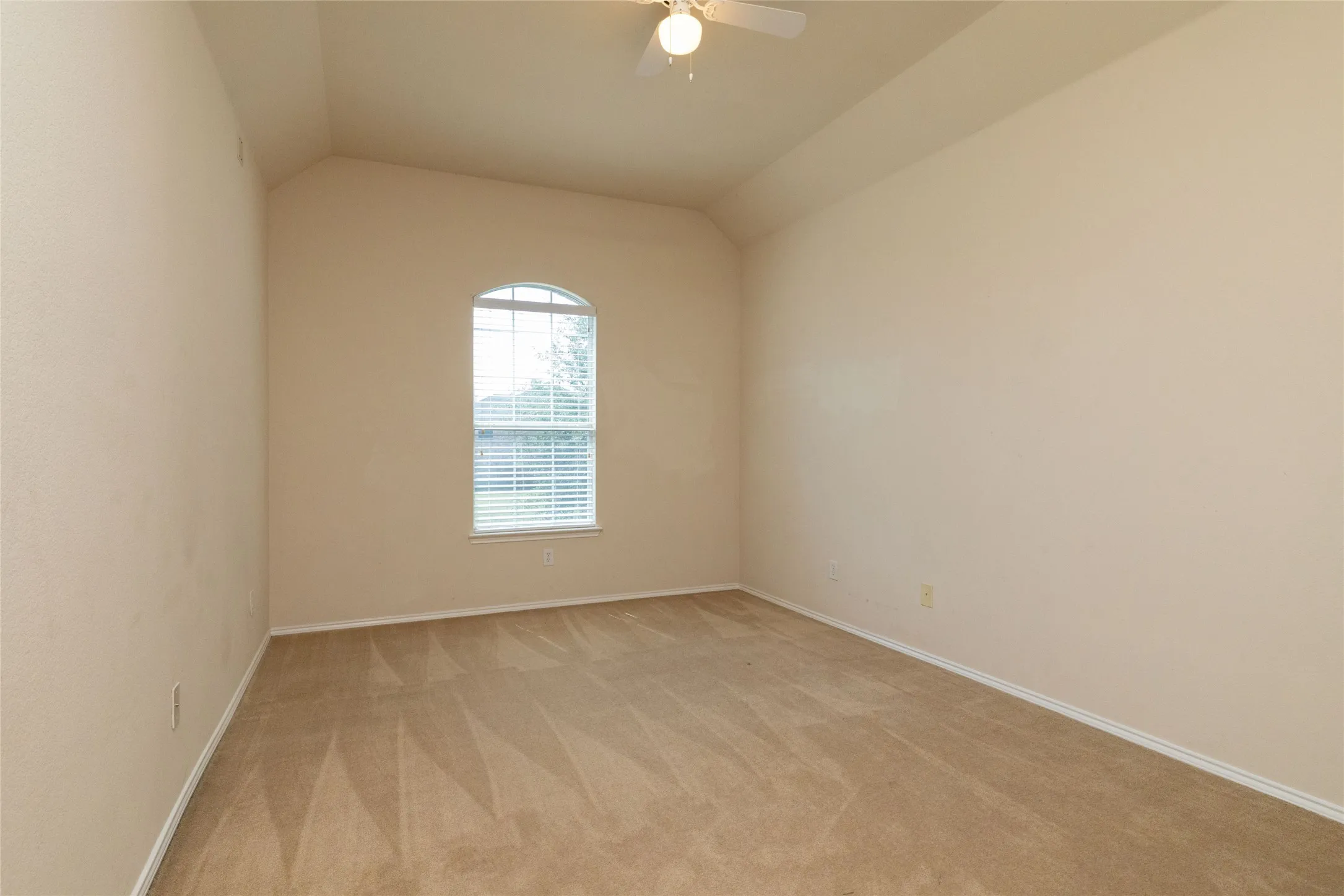 Single Family Residence For Sale in Dallas County , 1324 Elise, Cedar Hill, Texas 75104, 4 Bedroom, 4 Bathroom, 3 Garage spaces, 3,880 Sqft, built in 2008, Preowned, mls#21162553, Real Estate Agent in Cedar Hill, Homes For Sale in Dallas county, Homes For Sale in Cedar Hill, Realtor in Cedar Hill Texas, Real Estate Brokerage Independent Realty Texas, Luminita Cordes Realtor