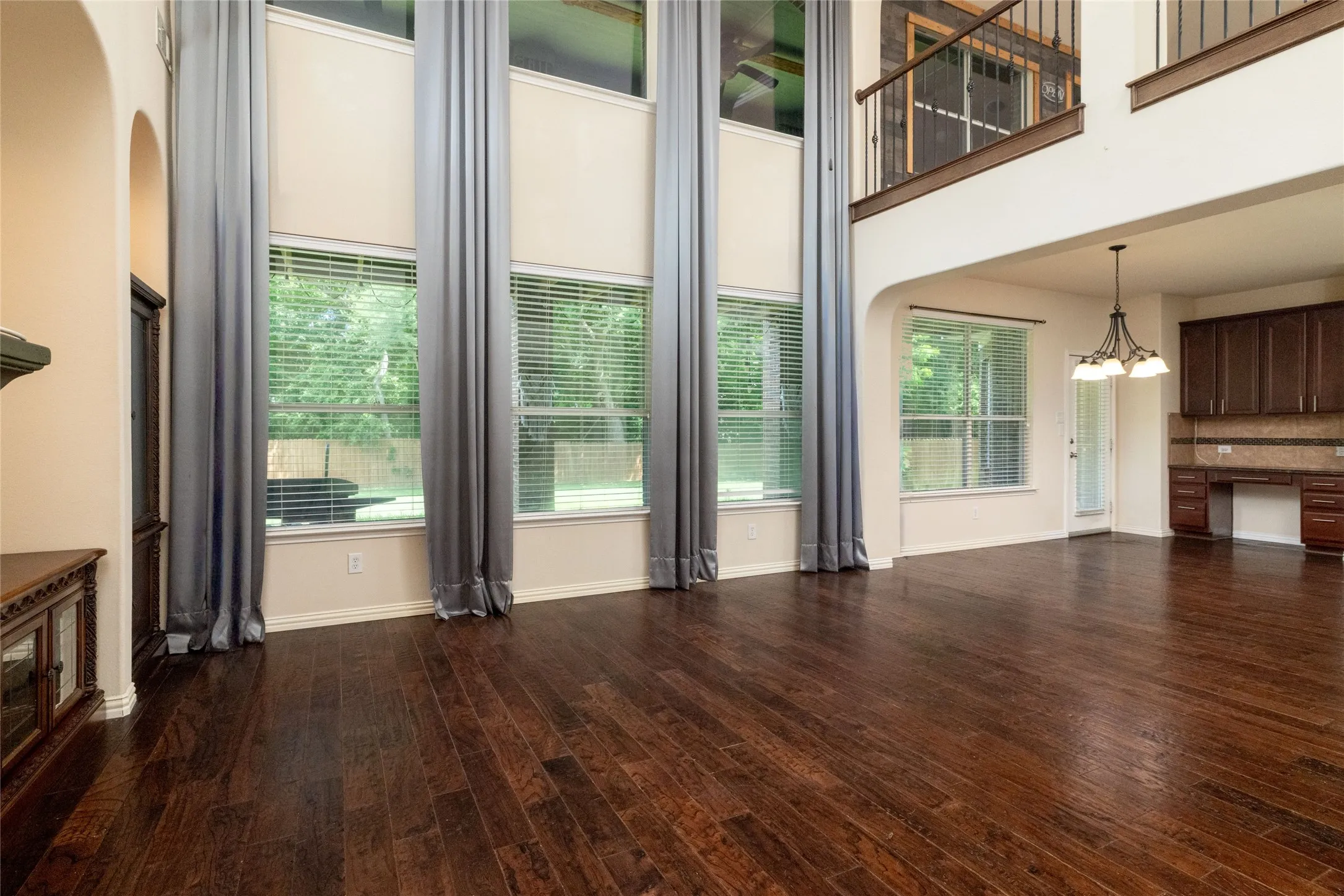 Single Family Residence For Sale in Dallas County , 1324 Elise, Cedar Hill, Texas 75104, 4 Bedroom, 4 Bathroom, 3 Garage spaces, 3,880 Sqft, built in 2008, Preowned, mls#21162553, Real Estate Agent in Cedar Hill, Homes For Sale in Dallas county, Homes For Sale in Cedar Hill, Realtor in Cedar Hill Texas, Real Estate Brokerage Independent Realty Texas, Luminita Cordes Realtor