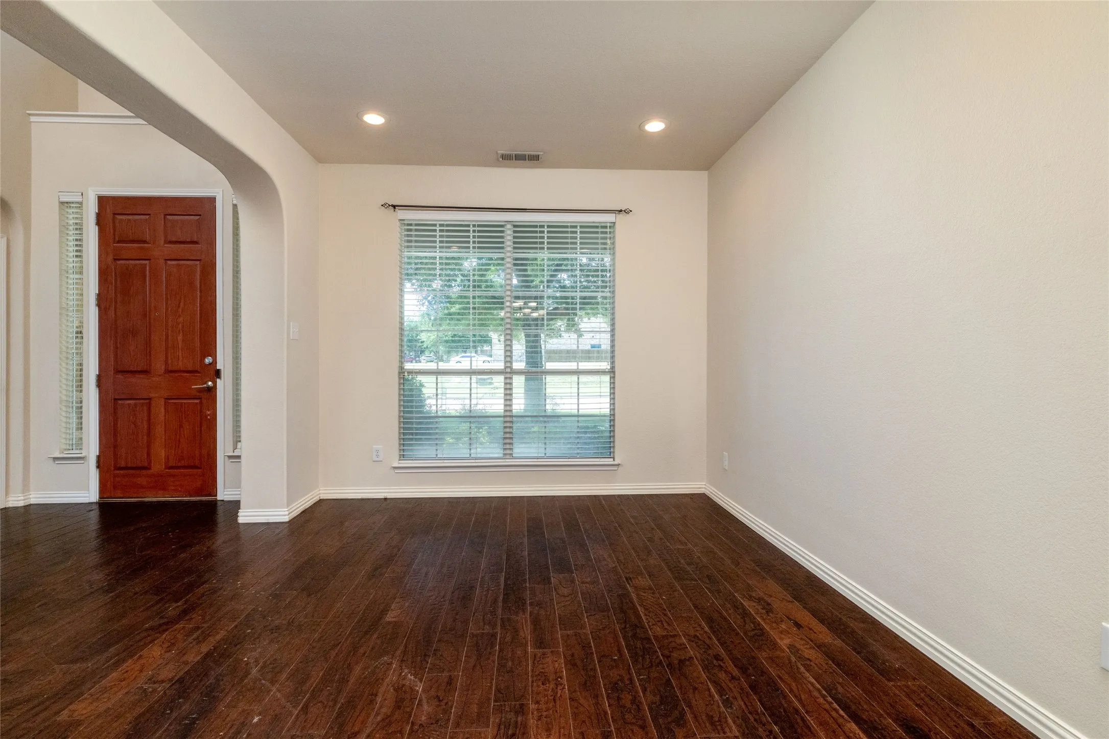Single Family Residence For Sale in Dallas County , 1324 Elise, Cedar Hill, Texas 75104, 4 Bedroom, 4 Bathroom, 3 Garage spaces, 3,880 Sqft, built in 2008, Preowned, mls#21162553, Real Estate Agent in Cedar Hill, Homes For Sale in Dallas county, Homes For Sale in Cedar Hill, Realtor in Cedar Hill Texas, Real Estate Brokerage Independent Realty Texas, Luminita Cordes Realtor