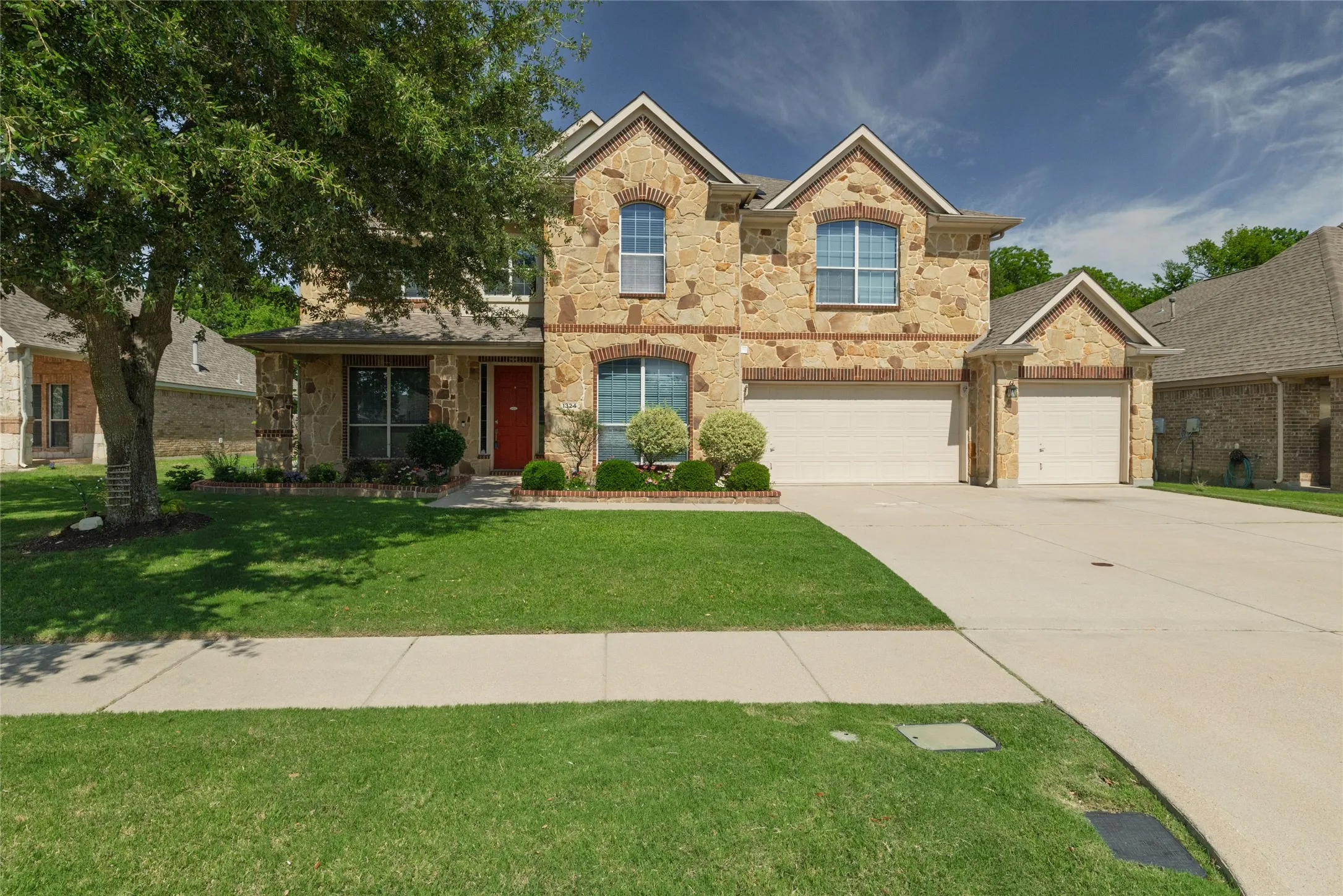 Single Family Residence For Sale in Dallas County , 1324 Elise, Cedar Hill, Texas 75104, 4 Bedroom, 4 Bathroom, 3 Garage spaces, 3,880 Sqft, built in 2008, Preowned, mls#21162553, Real Estate Agent in Cedar Hill, Homes For Sale in Dallas county, Homes For Sale in Cedar Hill, Realtor in Cedar Hill Texas, Real Estate Brokerage Independent Realty Texas, Luminita Cordes Realtor