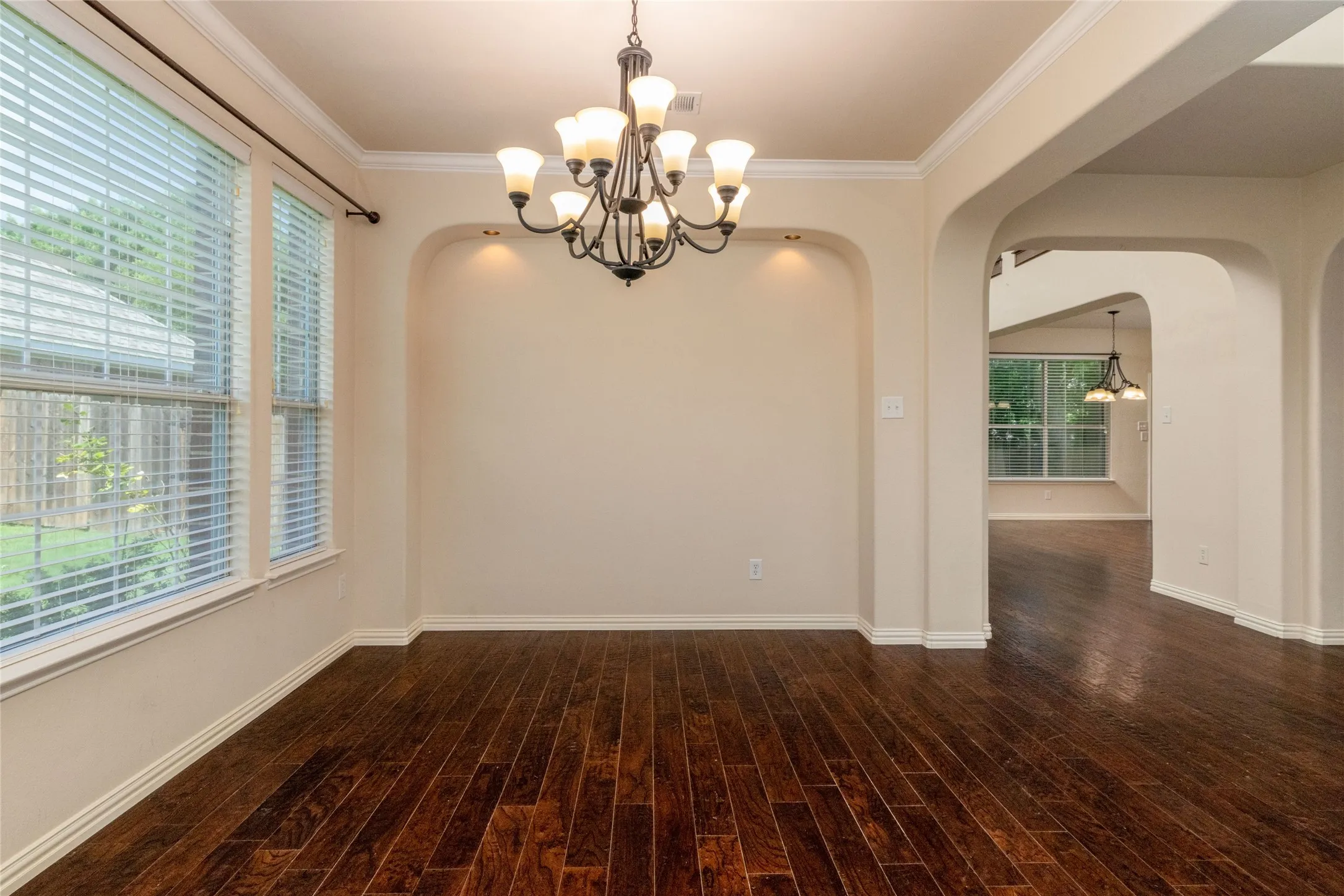 Single Family Residence For Sale in Dallas County , 1324 Elise, Cedar Hill, Texas 75104, 4 Bedroom, 4 Bathroom, 3 Garage spaces, 3,880 Sqft, built in 2008, Preowned, mls#21162553, Real Estate Agent in Cedar Hill, Homes For Sale in Dallas county, Homes For Sale in Cedar Hill, Realtor in Cedar Hill Texas, Real Estate Brokerage Independent Realty Texas, Luminita Cordes Realtor