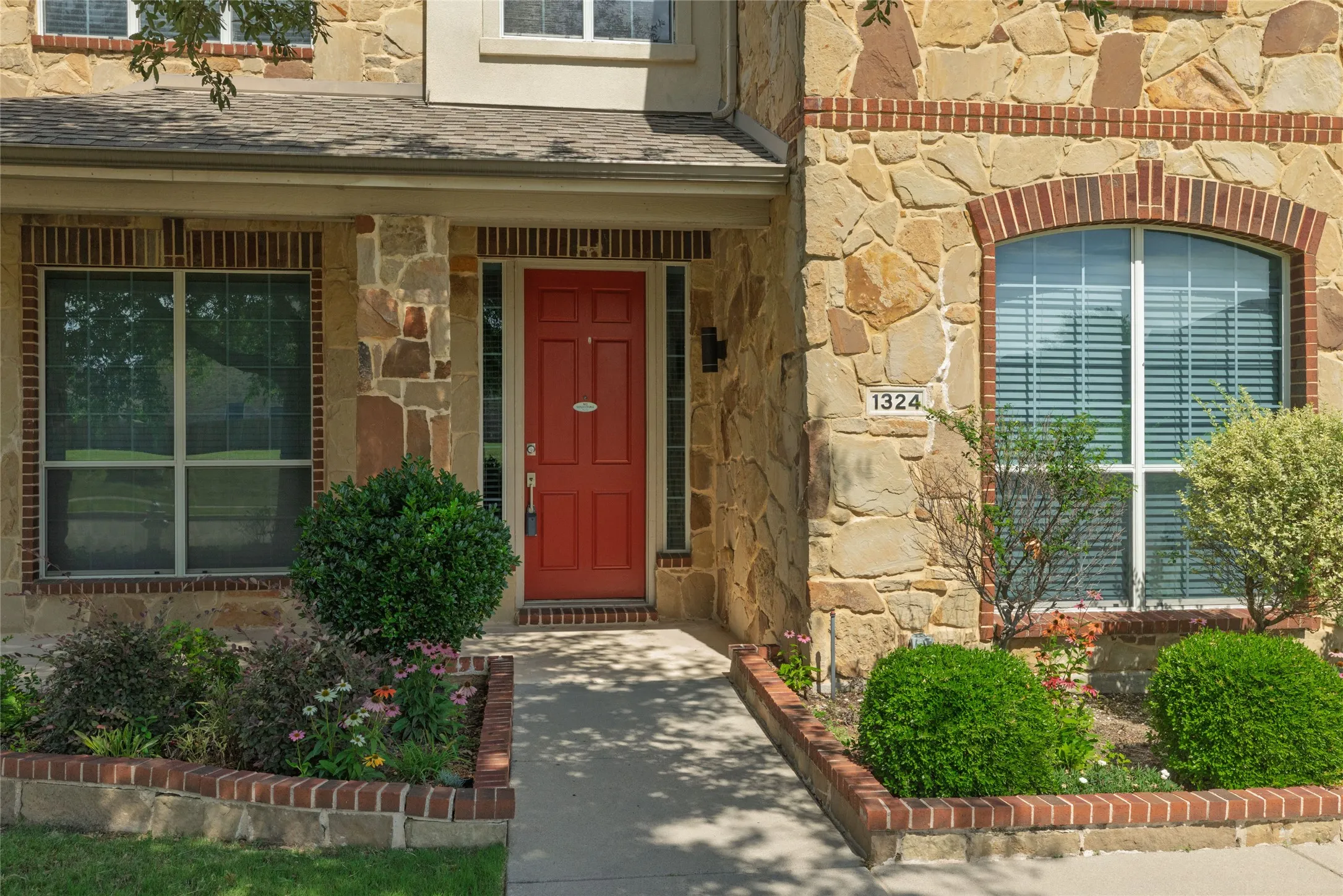 Single Family Residence For Sale in Dallas County , 1324 Elise, Cedar Hill, Texas 75104, 4 Bedroom, 4 Bathroom, 3 Garage spaces, 3,880 Sqft, built in 2008, Preowned, mls#21162553, Real Estate Agent in Cedar Hill, Homes For Sale in Dallas county, Homes For Sale in Cedar Hill, Realtor in Cedar Hill Texas, Real Estate Brokerage Independent Realty Texas, Luminita Cordes Realtor