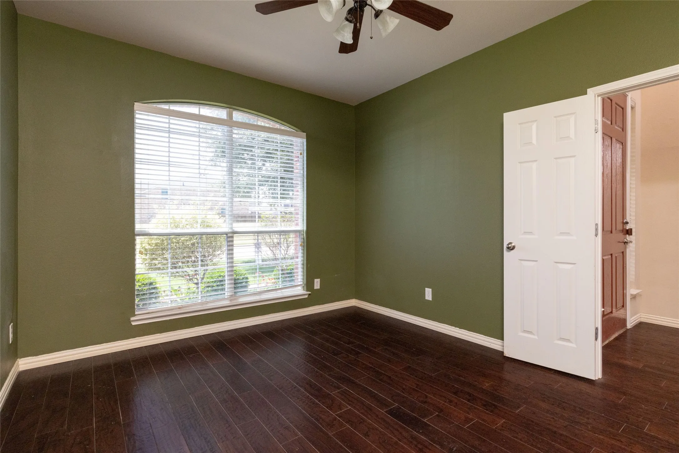 Single Family Residence For Sale in Dallas County , 1324 Elise, Cedar Hill, Texas 75104, 4 Bedroom, 4 Bathroom, 3 Garage spaces, 3,880 Sqft, built in 2008, Preowned, mls#21162553, Real Estate Agent in Cedar Hill, Homes For Sale in Dallas county, Homes For Sale in Cedar Hill, Realtor in Cedar Hill Texas, Real Estate Brokerage Independent Realty Texas, Luminita Cordes Realtor