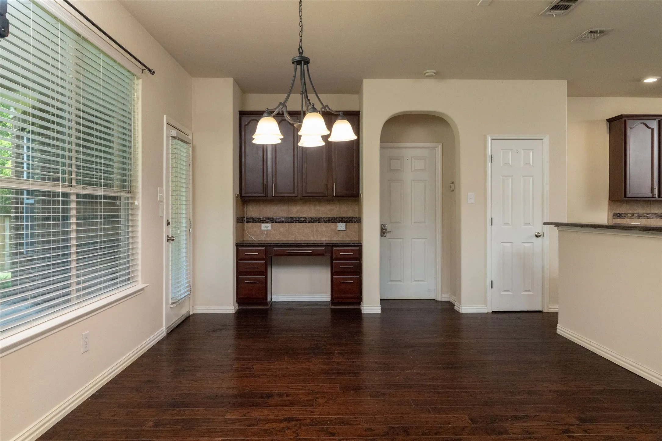 Single Family Residence For Sale in Dallas County , 1324 Elise, Cedar Hill, Texas 75104, 4 Bedroom, 4 Bathroom, 3 Garage spaces, 3,880 Sqft, built in 2008, Preowned, mls#21162553, Real Estate Agent in Cedar Hill, Homes For Sale in Dallas county, Homes For Sale in Cedar Hill, Realtor in Cedar Hill Texas, Real Estate Brokerage Independent Realty Texas, Luminita Cordes Realtor