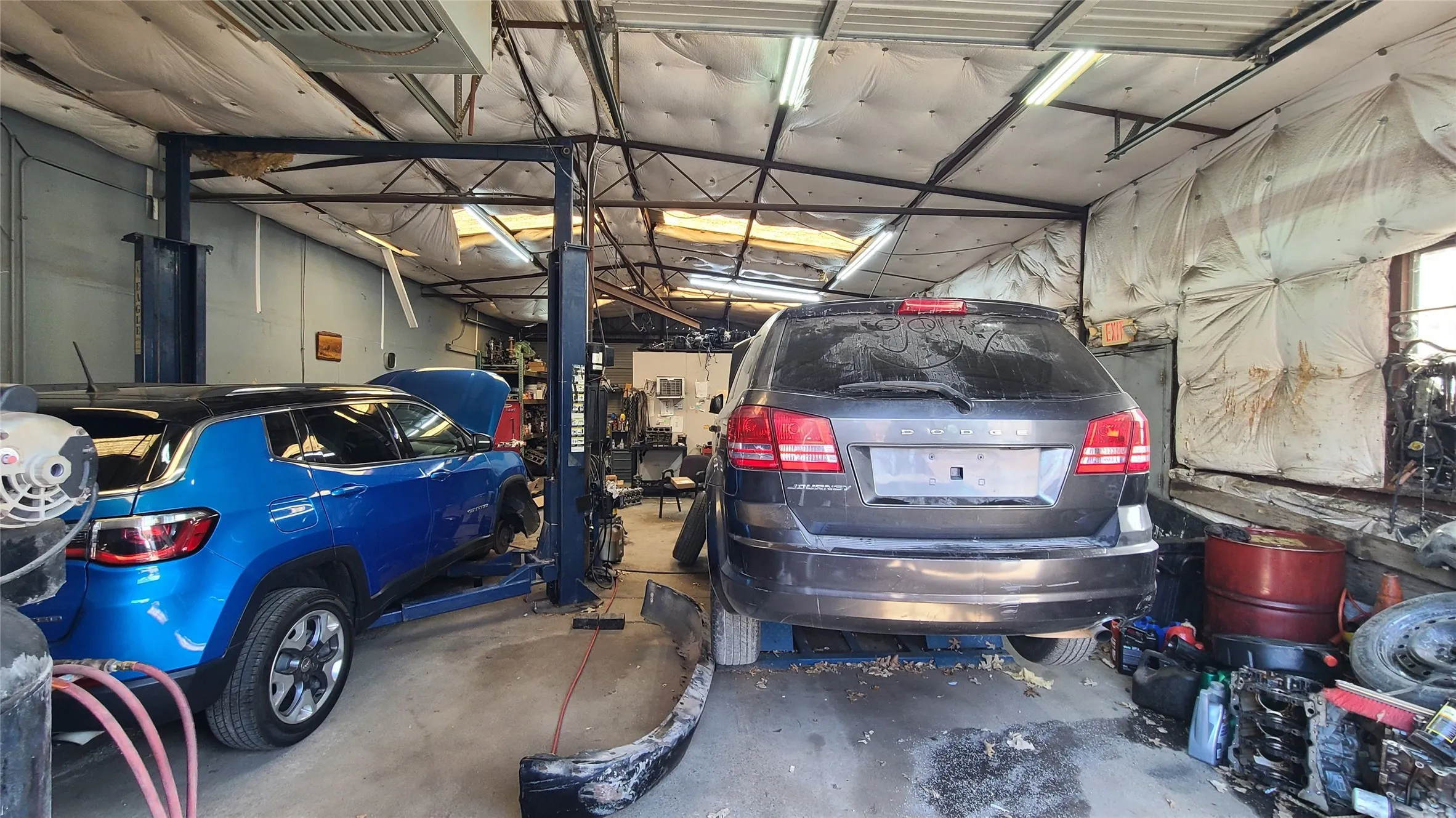 Double car garage mechanic shop