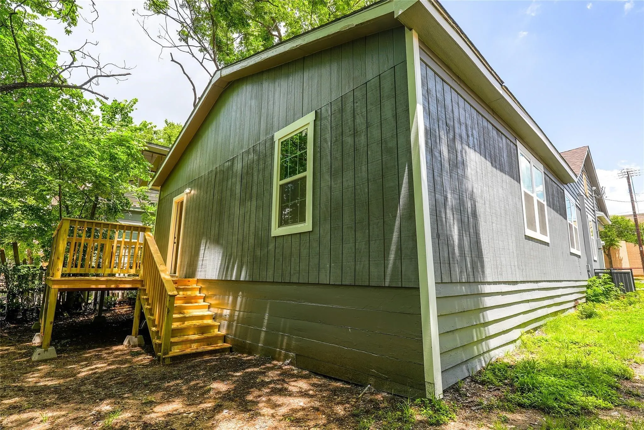 Single Family Residence For Rent in Dallas County , 335 N Marsalis Avenue, Dallas, Texas 75203, 3 Bedroom, 2 Bathroom, Garage spaces, 1,260 Sqft, built in 1945, mls#21162629, Real Estate Agent in Dallas, Homes For Rent in Dallas county, Homes For Rent in Dallas, Realtor in Dallas Texas, Real Estate Brokerage Independent Realty Texas, Luminita Cordes Realtor