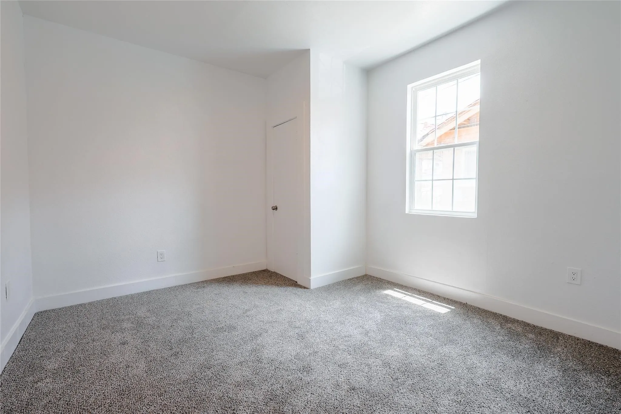 Single Family Residence For Rent in Dallas County , 335 N Marsalis Avenue, Dallas, Texas 75203, 3 Bedroom, 2 Bathroom, Garage spaces, 1,260 Sqft, built in 1945, mls#21162629, Real Estate Agent in Dallas, Homes For Rent in Dallas county, Homes For Rent in Dallas, Realtor in Dallas Texas, Real Estate Brokerage Independent Realty Texas, Luminita Cordes Realtor