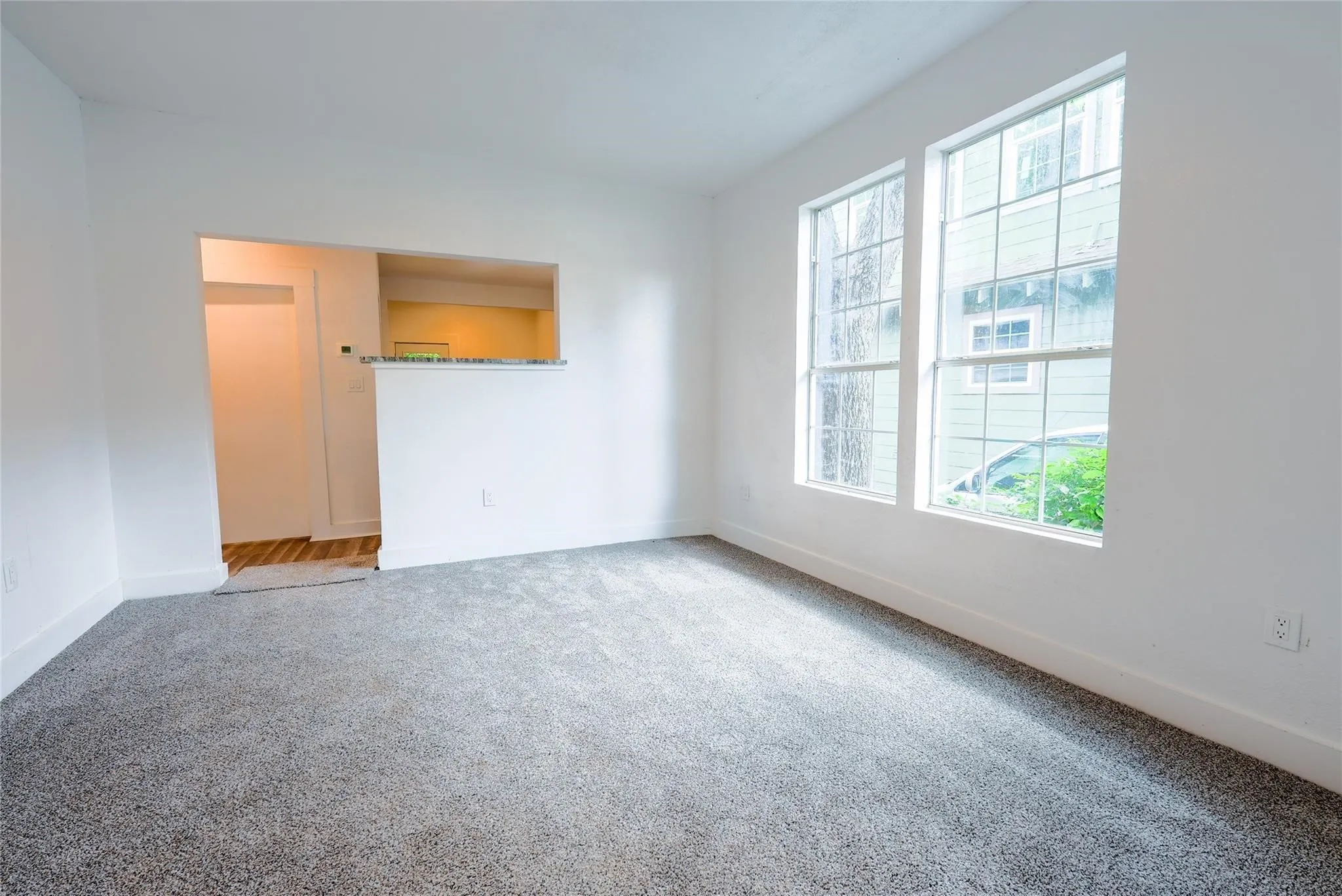 Single Family Residence For Rent in Dallas County , 335 N Marsalis Avenue, Dallas, Texas 75203, 3 Bedroom, 2 Bathroom, Garage spaces, 1,260 Sqft, built in 1945, mls#21162629, Real Estate Agent in Dallas, Homes For Rent in Dallas county, Homes For Rent in Dallas, Realtor in Dallas Texas, Real Estate Brokerage Independent Realty Texas, Luminita Cordes Realtor