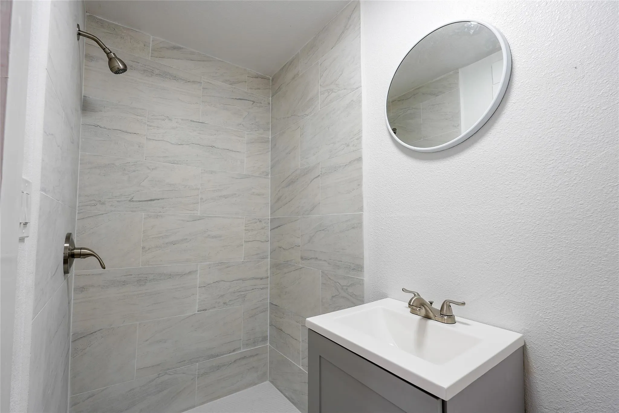 Single Family Residence For Rent in Dallas County , 335 N Marsalis Avenue, Dallas, Texas 75203, 3 Bedroom, 2 Bathroom, Garage spaces, 1,260 Sqft, built in 1945, mls#21162629, Real Estate Agent in Dallas, Homes For Rent in Dallas county, Homes For Rent in Dallas, Realtor in Dallas Texas, Real Estate Brokerage Independent Realty Texas, Luminita Cordes Realtor