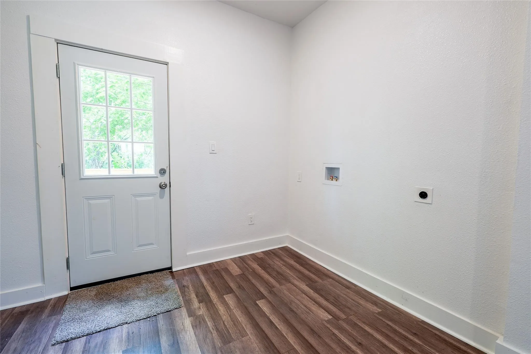Single Family Residence For Rent in Dallas County , 335 N Marsalis Avenue, Dallas, Texas 75203, 3 Bedroom, 2 Bathroom, Garage spaces, 1,260 Sqft, built in 1945, mls#21162629, Real Estate Agent in Dallas, Homes For Rent in Dallas county, Homes For Rent in Dallas, Realtor in Dallas Texas, Real Estate Brokerage Independent Realty Texas, Luminita Cordes Realtor