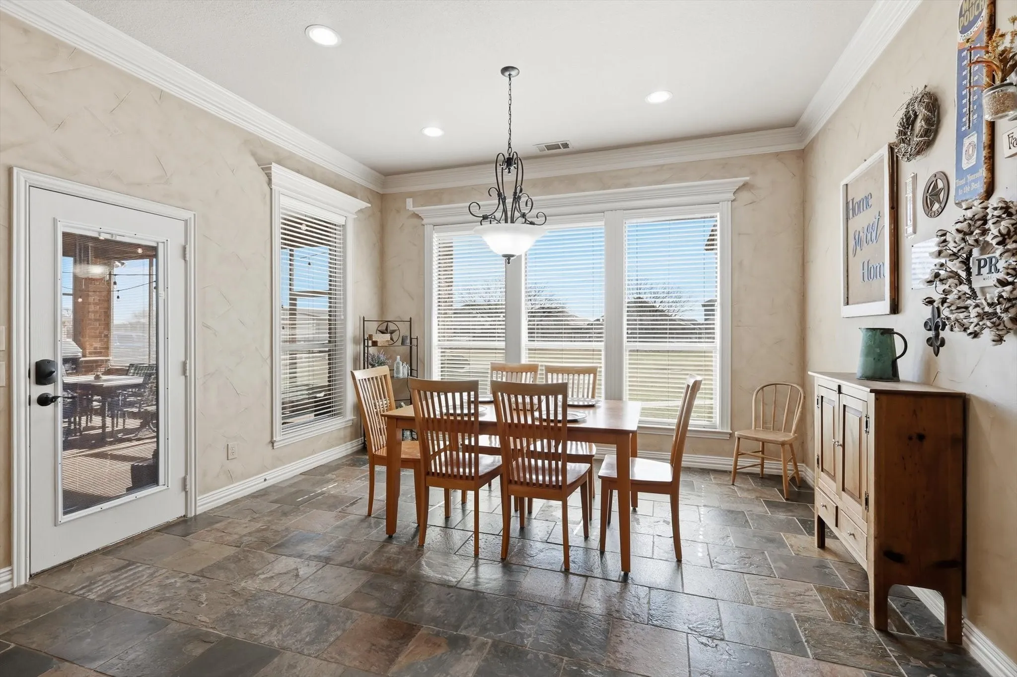 Single Family Residence For Sale in Tarrant County , 209 Lonesome Prairie Trail, Haslet, Texas 76052, 5 Bedroom, 4 Bathroom, 6 Garage spaces, 3,739 Sqft, built in 2005, mls#21162733, Real Estate Agent in Haslet, Homes For Sale in Tarrant county, Homes For Sale in Haslet, Realtor in Haslet Texas, Real Estate Brokerage Independent Realty Texas, Luminita Cordes Realtor