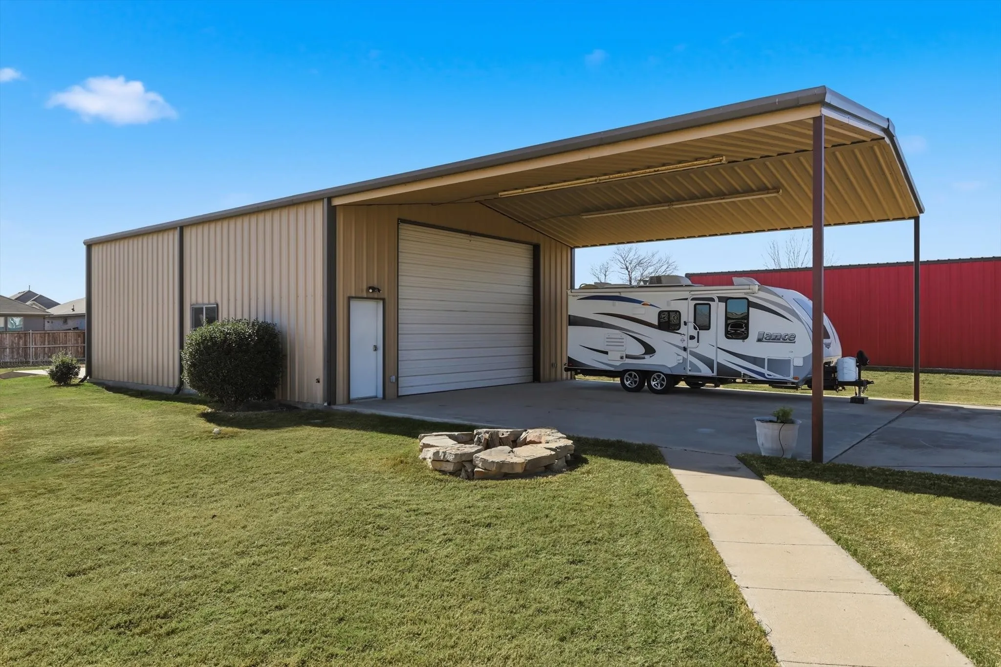 Single Family Residence For Sale in Tarrant County , 209 Lonesome Prairie Trail, Haslet, Texas 76052, 5 Bedroom, 4 Bathroom, 6 Garage spaces, 3,739 Sqft, built in 2005, mls#21162733, Real Estate Agent in Haslet, Homes For Sale in Tarrant county, Homes For Sale in Haslet, Realtor in Haslet Texas, Real Estate Brokerage Independent Realty Texas, Luminita Cordes Realtor