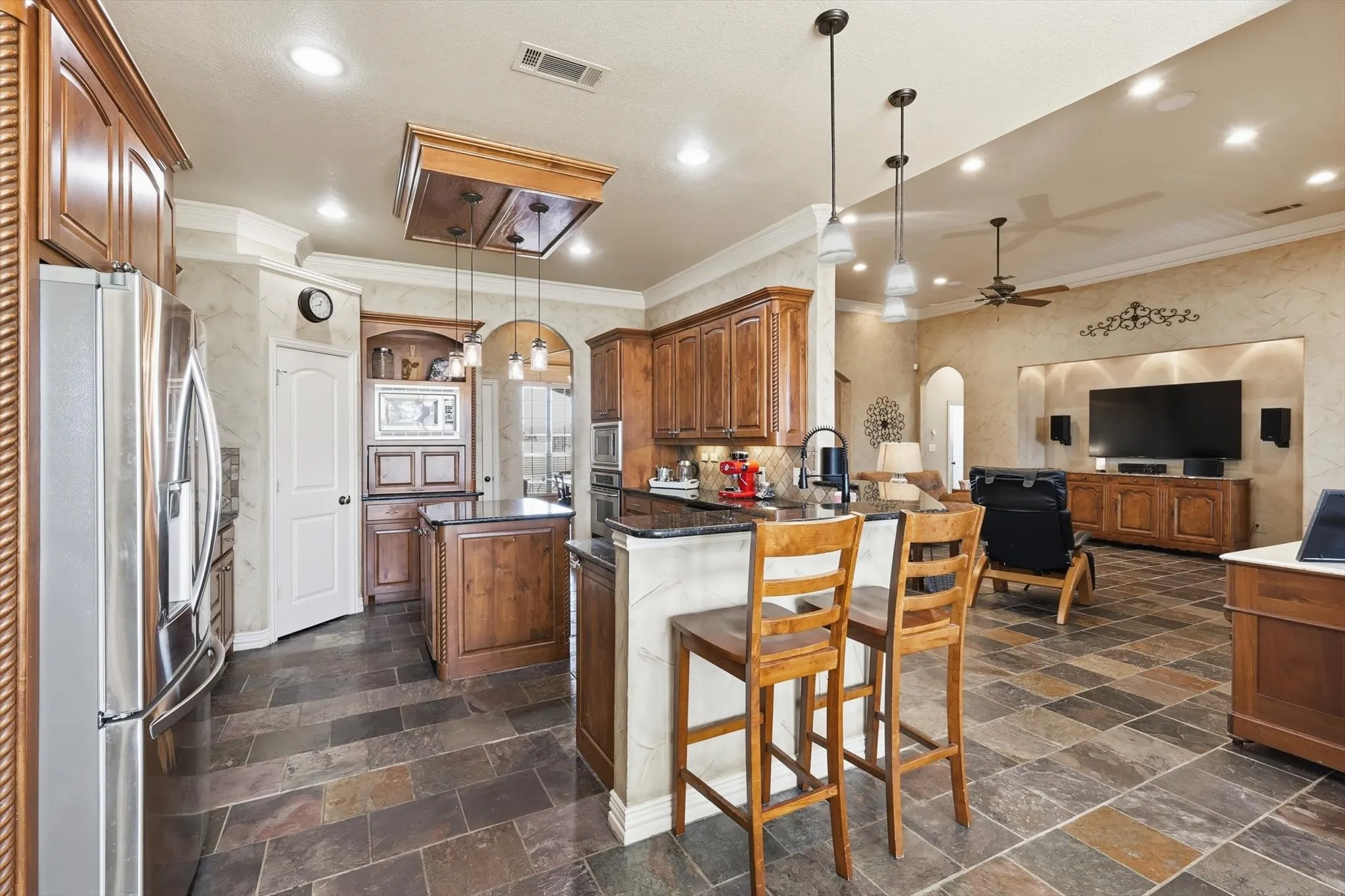 Single Family Residence For Sale in Tarrant County , 209 Lonesome Prairie Trail, Haslet, Texas 76052, 5 Bedroom, 4 Bathroom, 6 Garage spaces, 3,739 Sqft, built in 2005, mls#21162733, Real Estate Agent in Haslet, Homes For Sale in Tarrant county, Homes For Sale in Haslet, Realtor in Haslet Texas, Real Estate Brokerage Independent Realty Texas, Luminita Cordes Realtor