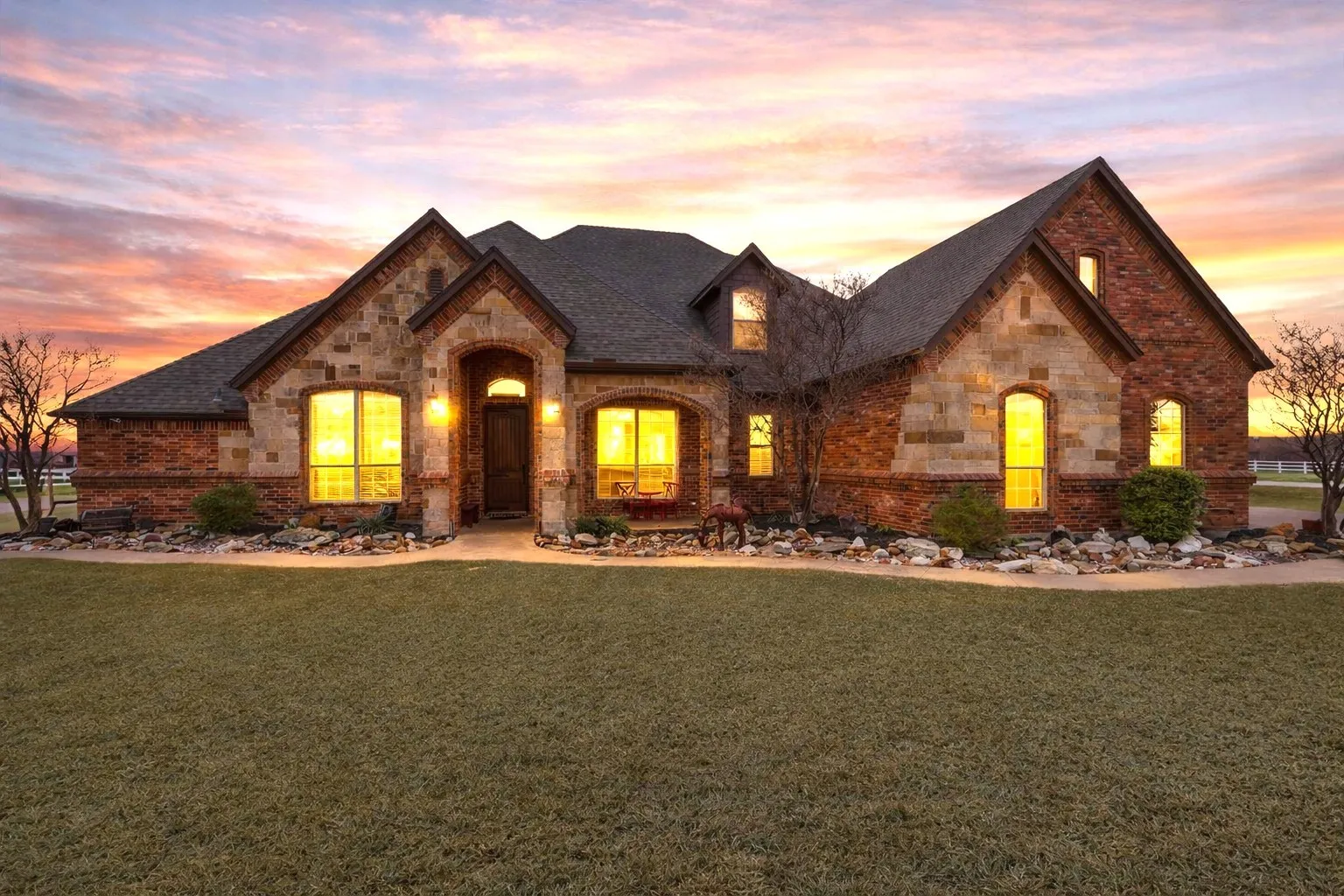 Single Family Residence For Sale in Tarrant County , 209 Lonesome Prairie Trail, Haslet, Texas 76052, 5 Bedroom, 4 Bathroom, 6 Garage spaces, 3,739 Sqft, built in 2005, mls#21162733, Real Estate Agent in Haslet, Homes For Sale in Tarrant county, Homes For Sale in Haslet, Realtor in Haslet Texas, Real Estate Brokerage Independent Realty Texas, Luminita Cordes Realtor
