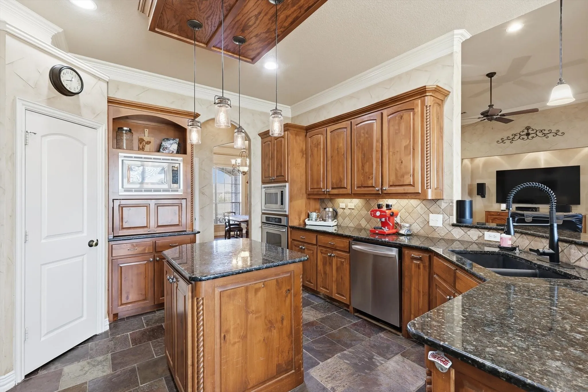 Single Family Residence For Sale in Tarrant County , 209 Lonesome Prairie Trail, Haslet, Texas 76052, 5 Bedroom, 4 Bathroom, 6 Garage spaces, 3,739 Sqft, built in 2005, mls#21162733, Real Estate Agent in Haslet, Homes For Sale in Tarrant county, Homes For Sale in Haslet, Realtor in Haslet Texas, Real Estate Brokerage Independent Realty Texas, Luminita Cordes Realtor