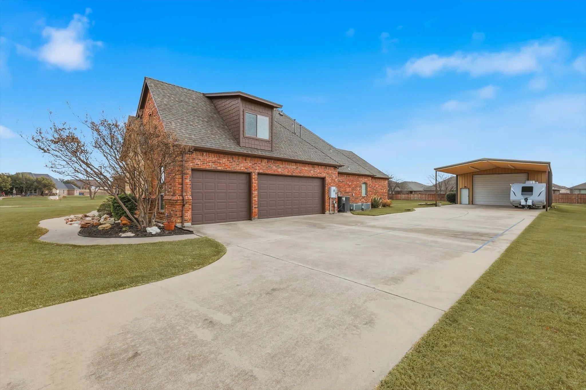 Single Family Residence For Sale in Tarrant County , 209 Lonesome Prairie Trail, Haslet, Texas 76052, 5 Bedroom, 4 Bathroom, 6 Garage spaces, 3,739 Sqft, built in 2005, mls#21162733, Real Estate Agent in Haslet, Homes For Sale in Tarrant county, Homes For Sale in Haslet, Realtor in Haslet Texas, Real Estate Brokerage Independent Realty Texas, Luminita Cordes Realtor