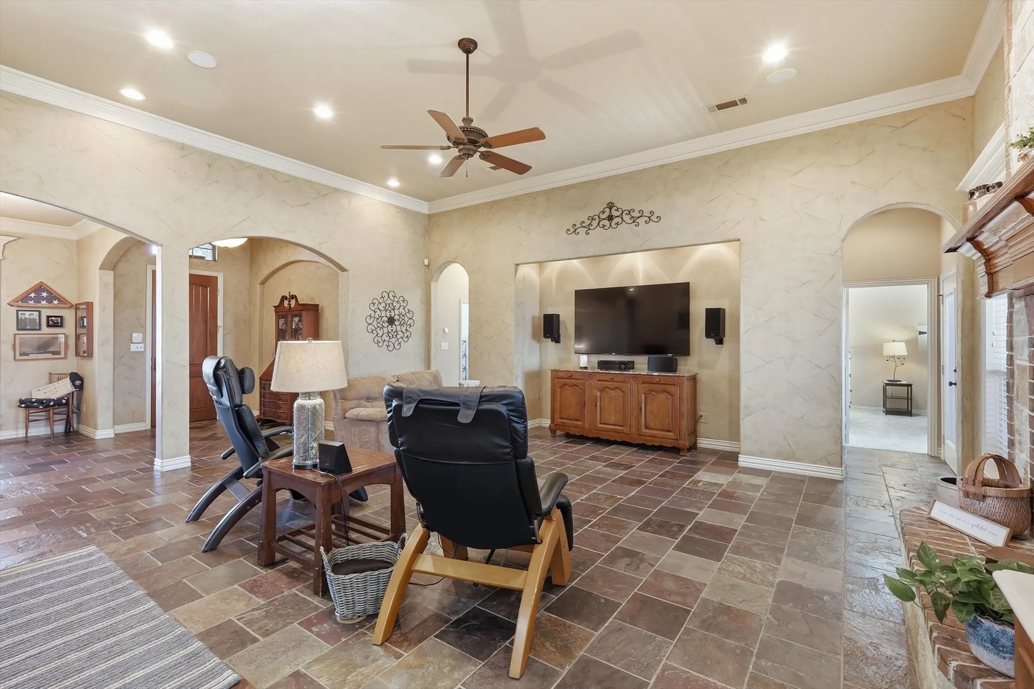 Single Family Residence For Sale in Tarrant County , 209 Lonesome Prairie Trail, Haslet, Texas 76052, 5 Bedroom, 4 Bathroom, 6 Garage spaces, 3,739 Sqft, built in 2005, mls#21162733, Real Estate Agent in Haslet, Homes For Sale in Tarrant county, Homes For Sale in Haslet, Realtor in Haslet Texas, Real Estate Brokerage Independent Realty Texas, Luminita Cordes Realtor